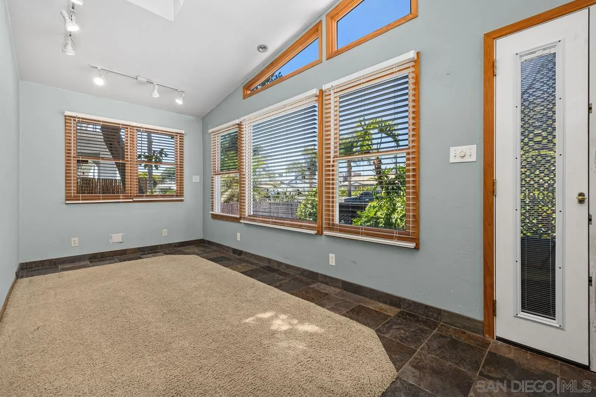 https://cdn.realtyfeed.com/cdn/127/260016250/4cc95274713e04cdbb9ad0ff9dbb98c2.webp