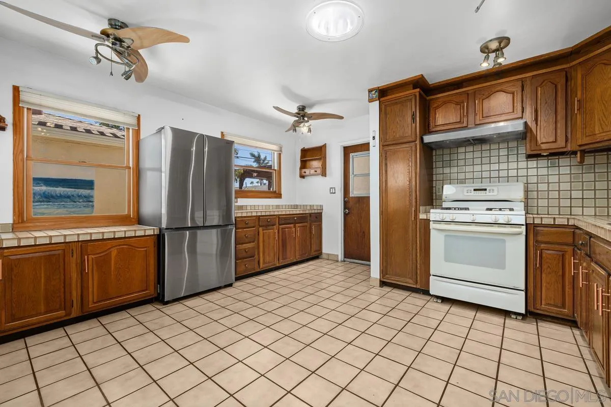 https://cdn.realtyfeed.com/cdn/127/260016250/74f55bdd8ea8510e1bb72d8fc4774268.webp