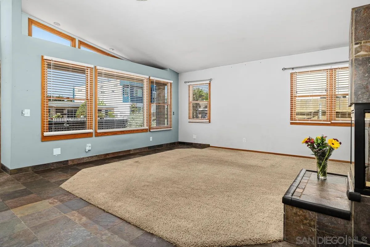 https://cdn.realtyfeed.com/cdn/127/260016250/a48be7a78f3995b24e389ae1400f76e8.webp