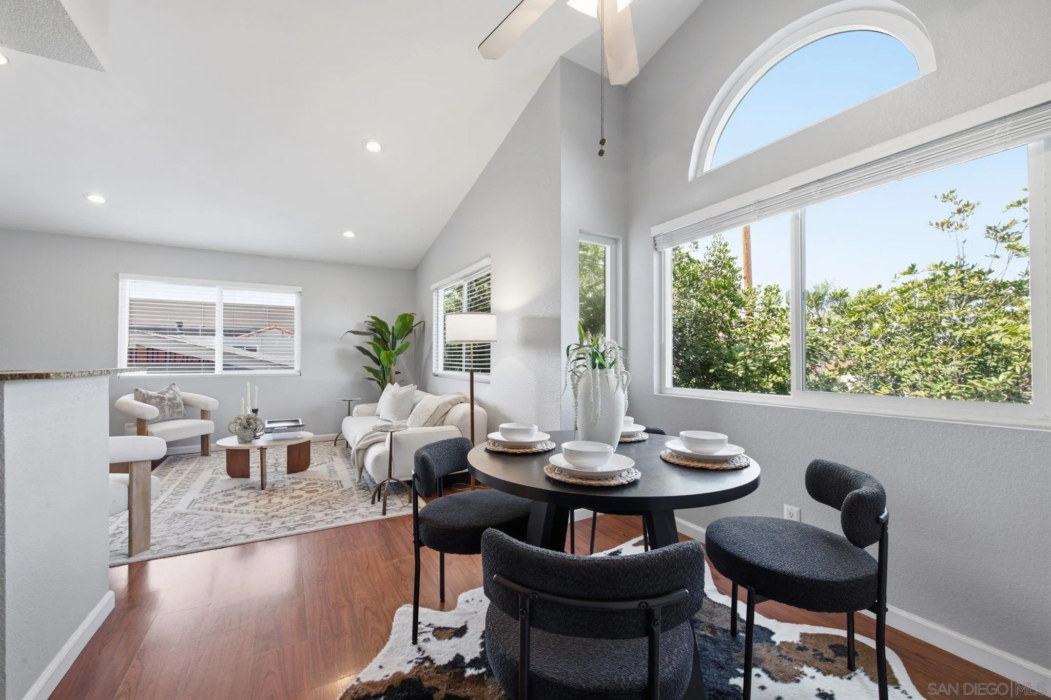 https://cdn.realtyfeed.com/cdn/127/260016252/db7f3a57a6e0b47fd67b93f451c154e4.webp