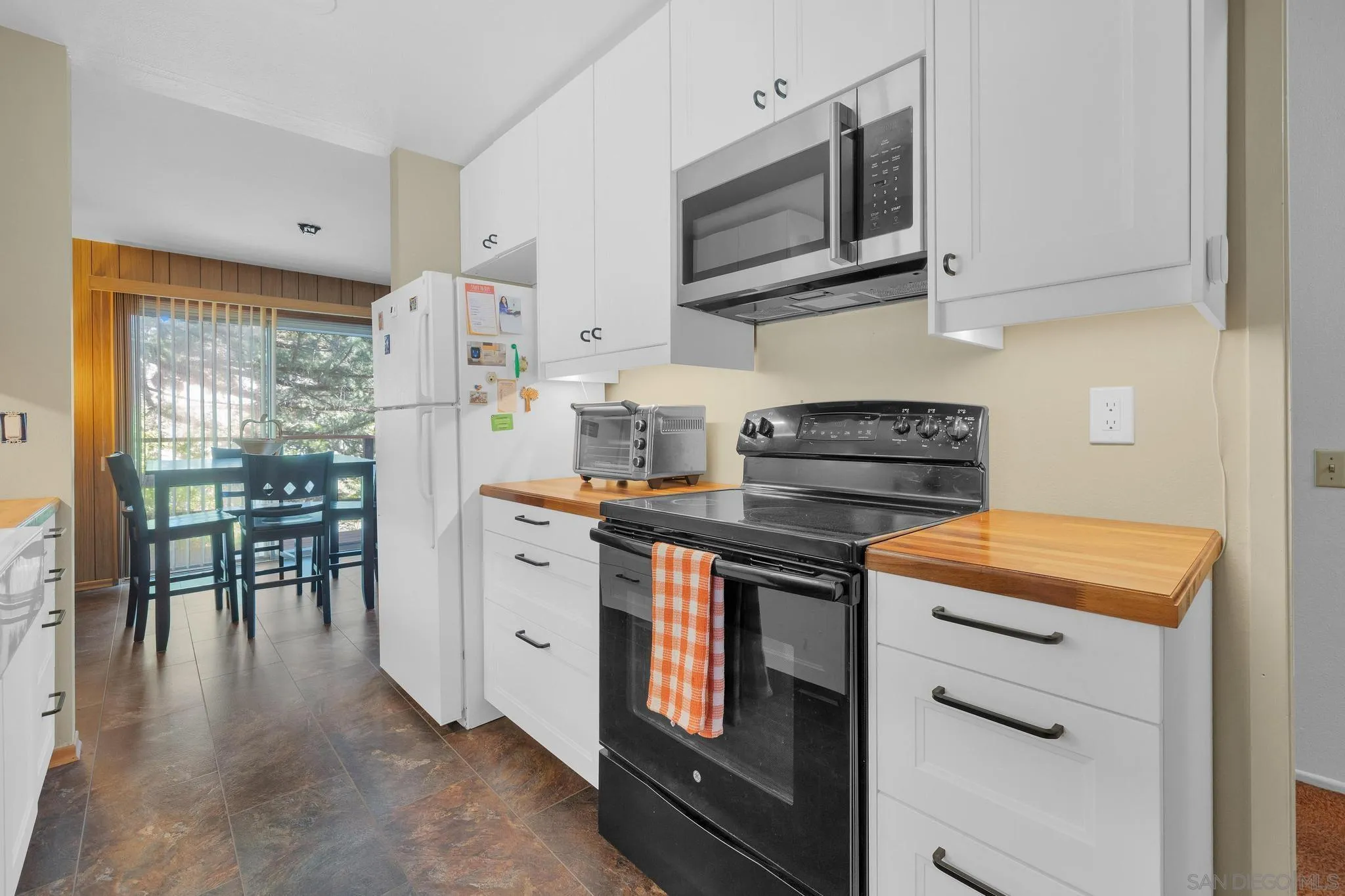https://cdn.realtyfeed.com/cdn/127/260016261/3f2d2c8818ef9a270232088a02456805.webp