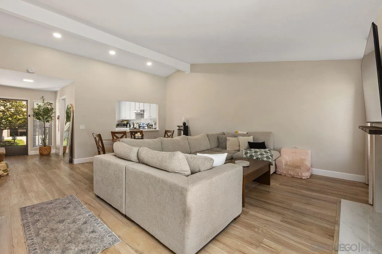 Photo #12: 260016276 Listing: Photo #12