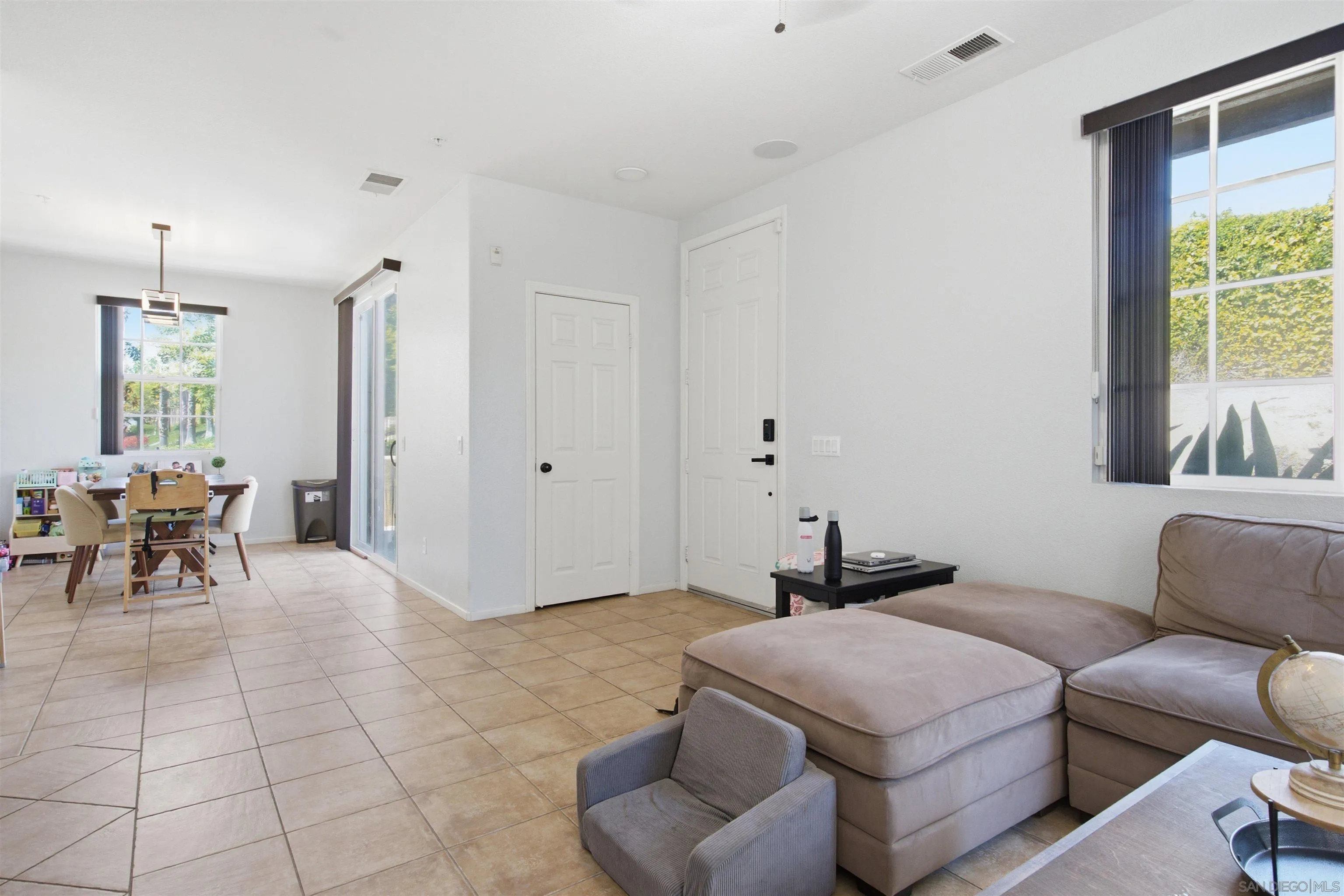 Photo #3: 260016284 Listing: Photo #3