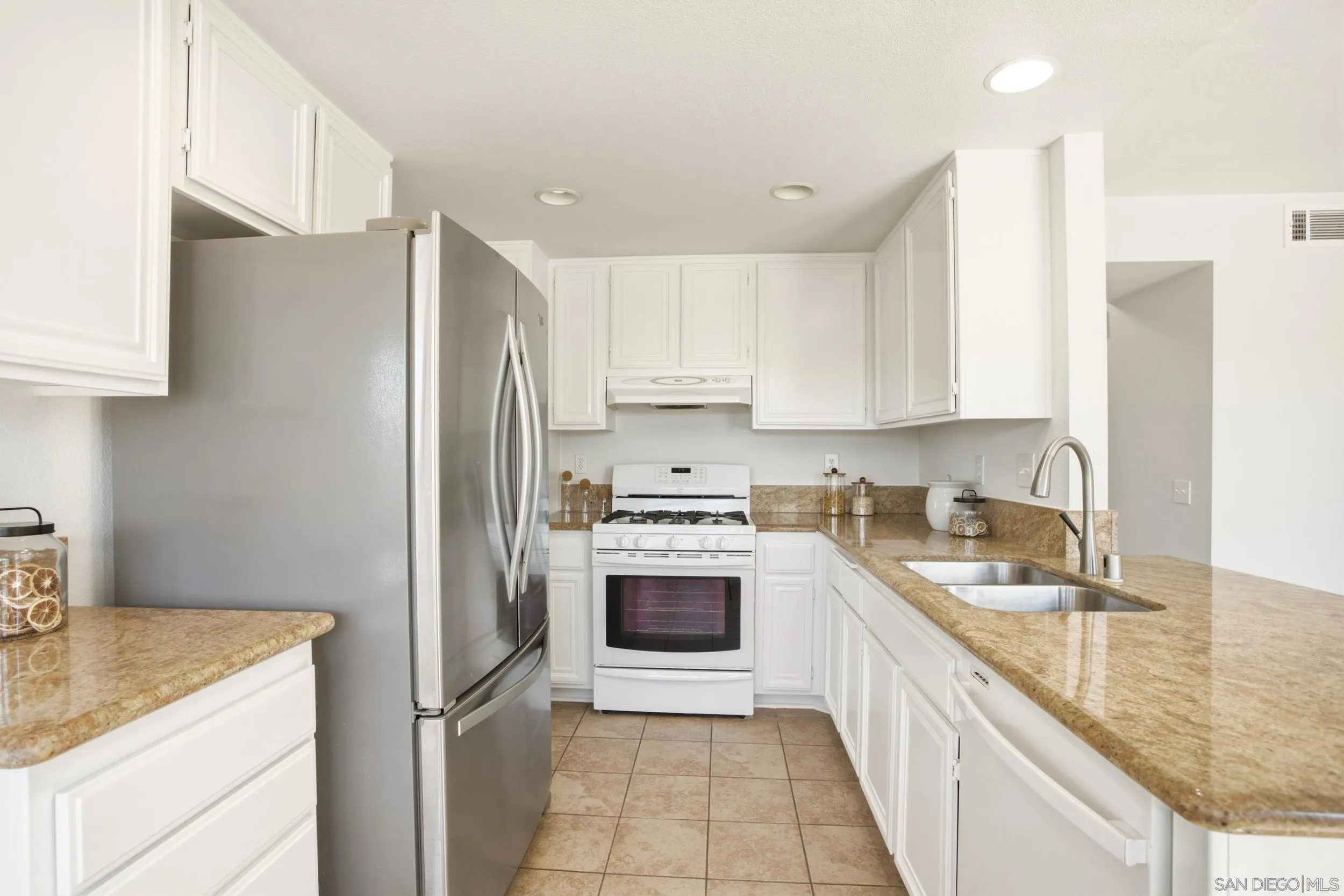 5375 Rio Plata Dr., Oceanside, CA 92057 - Photo 5 of 32, Oceanside, CA