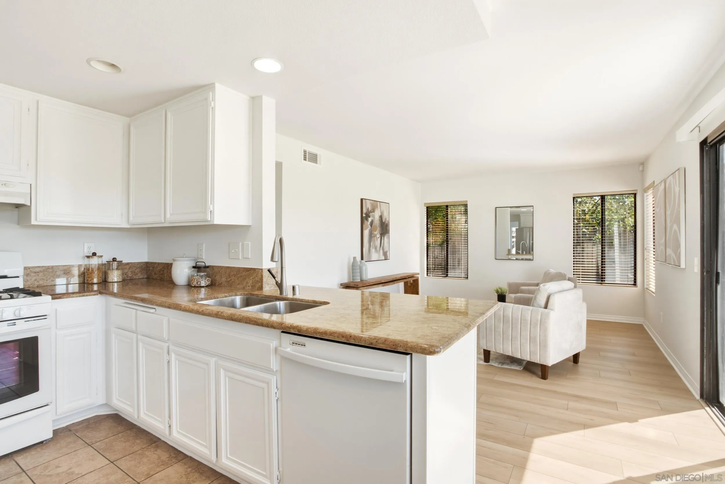 5375 Rio Plata Dr., Oceanside, CA 92057 - Photo 4 of 32, Oceanside, CA