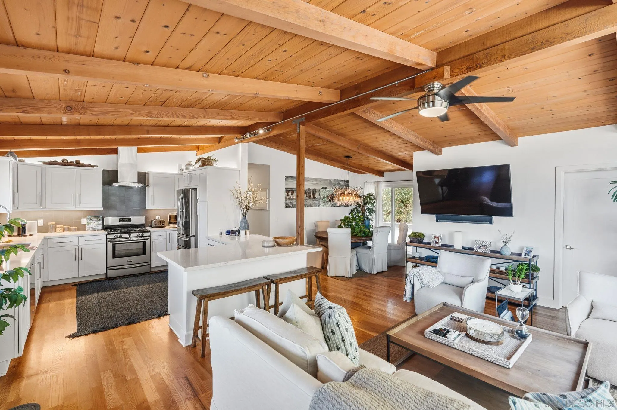 https://cdn.realtyfeed.com/cdn/127/260016299/12bc9a998e43e0cb3bec3c1852f479ee.webp