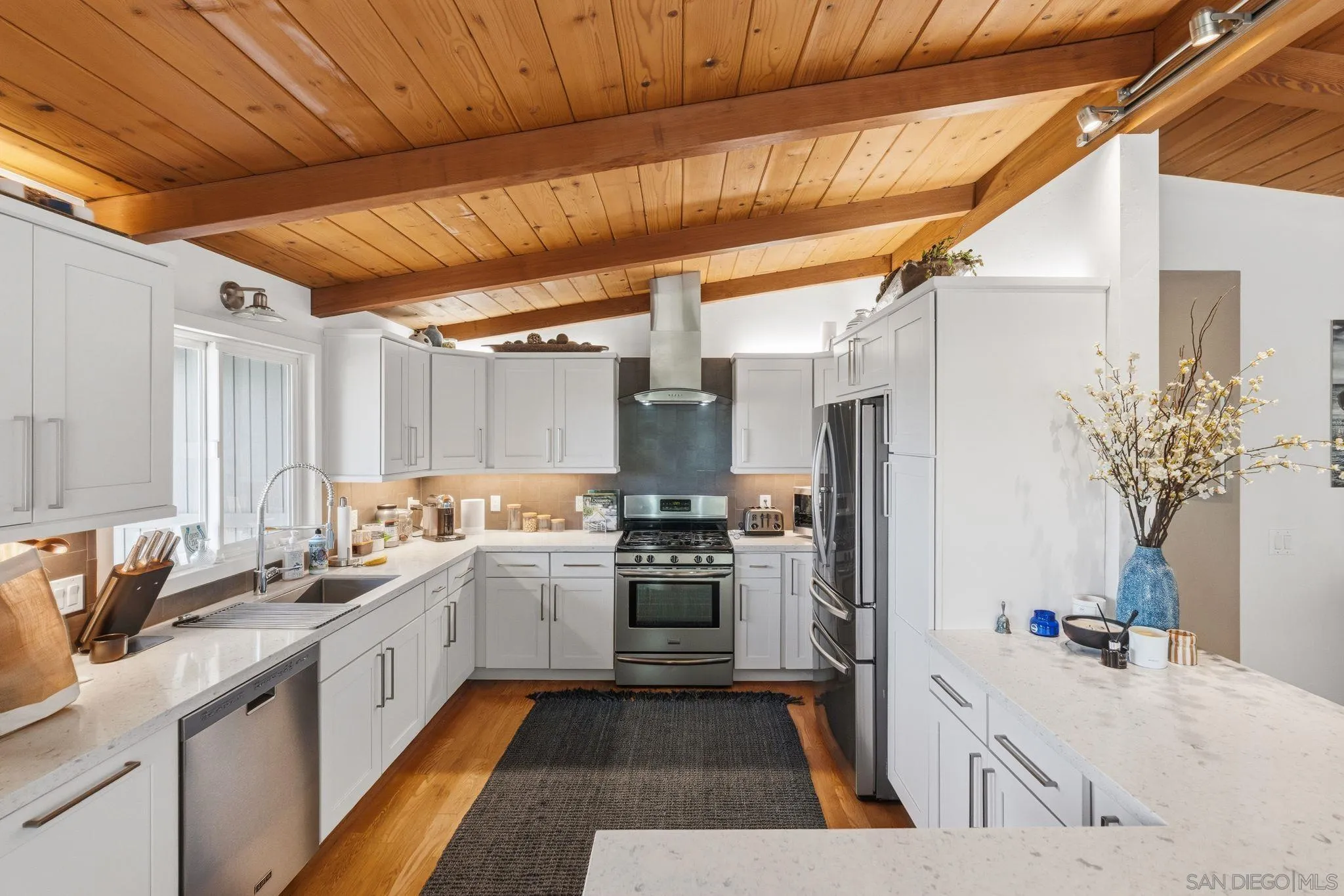 https://cdn.realtyfeed.com/cdn/127/260016299/1424b5dd29894d6be1eaf094443cbde5.webp