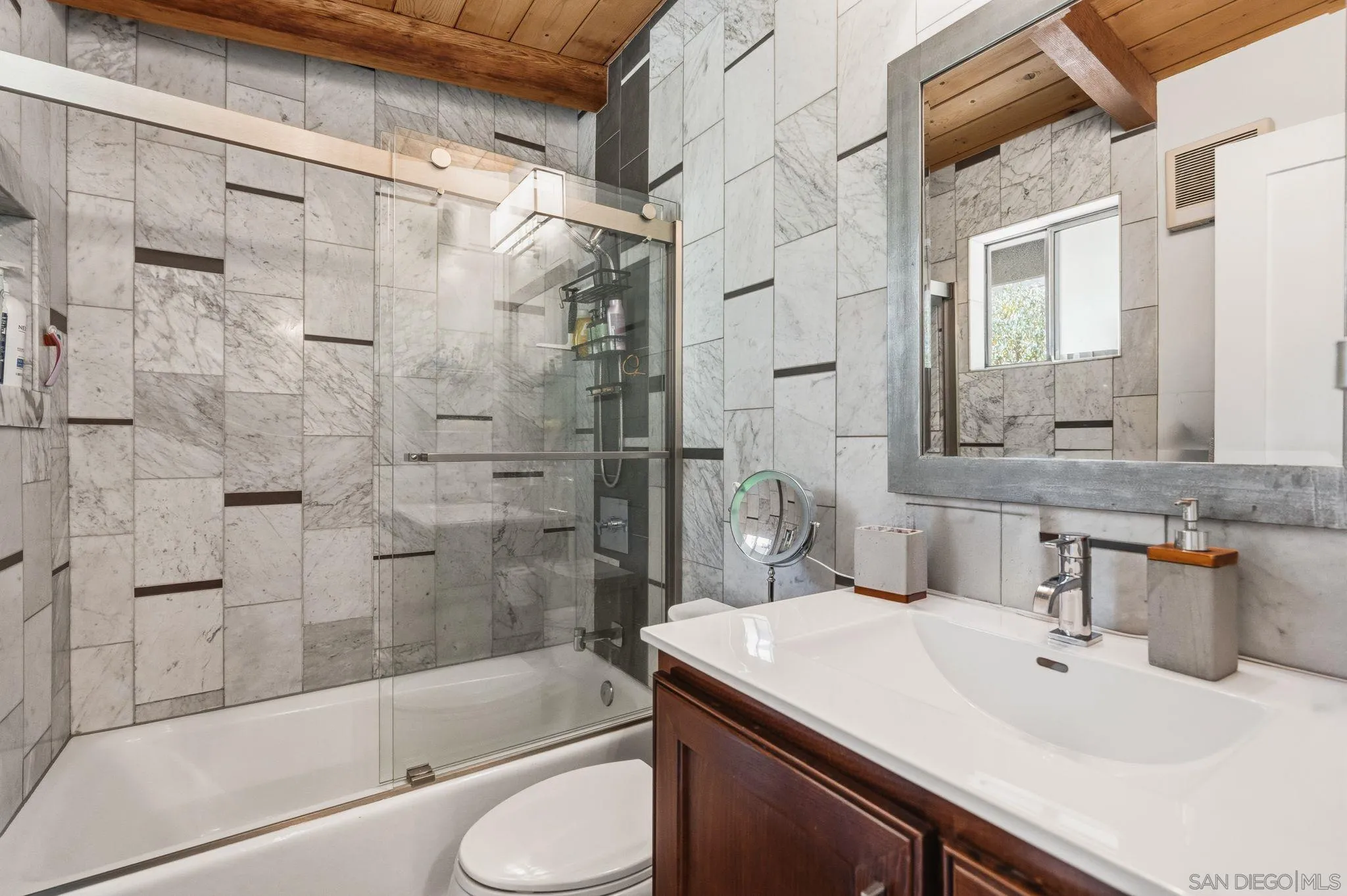https://cdn.realtyfeed.com/cdn/127/260016299/6821cd84bbcc49b9620eac22f78061f1.webp