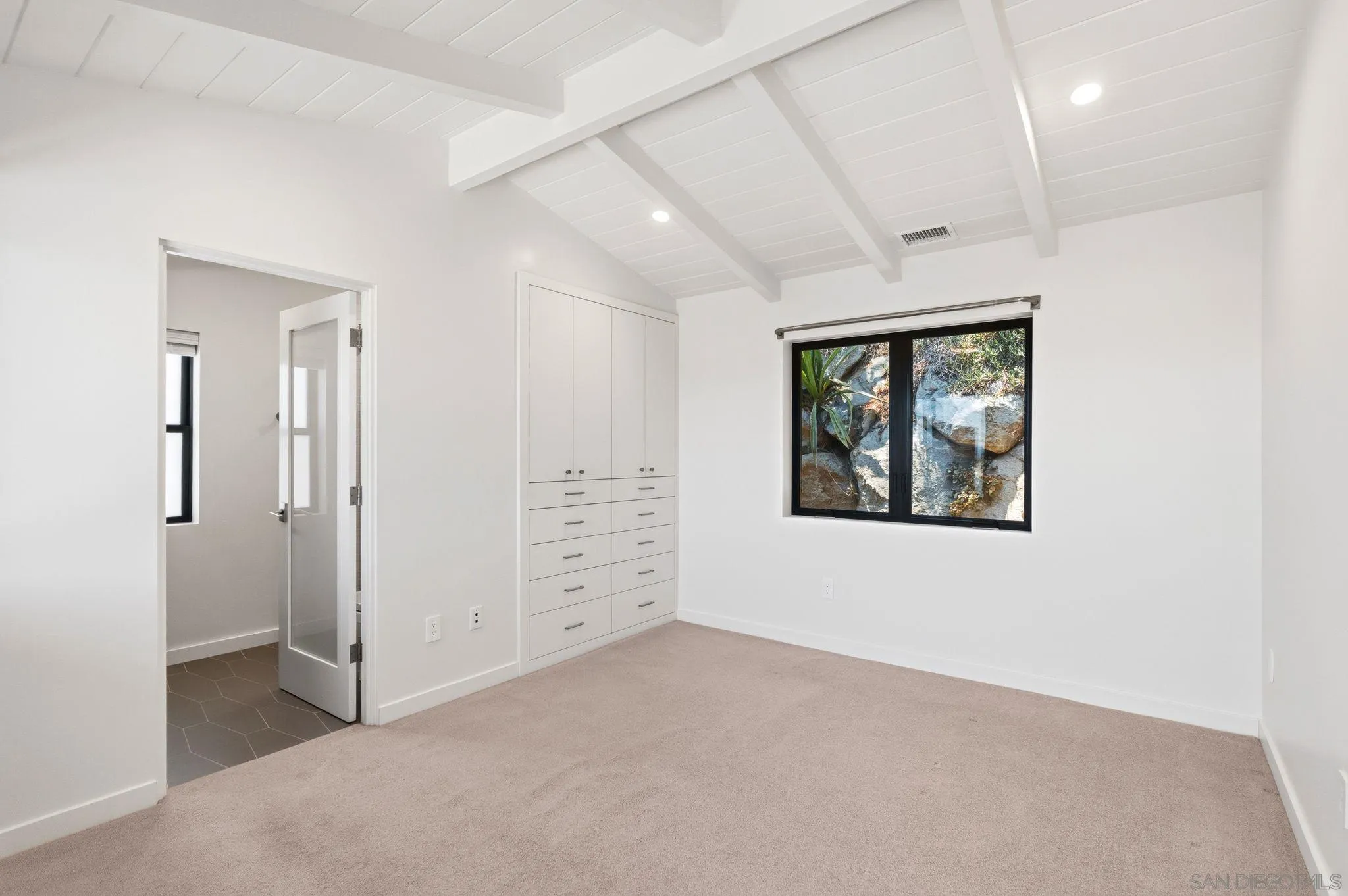 https://cdn.realtyfeed.com/cdn/127/260016299/9e35f7806b68c9c04b9af281ef953912.webp