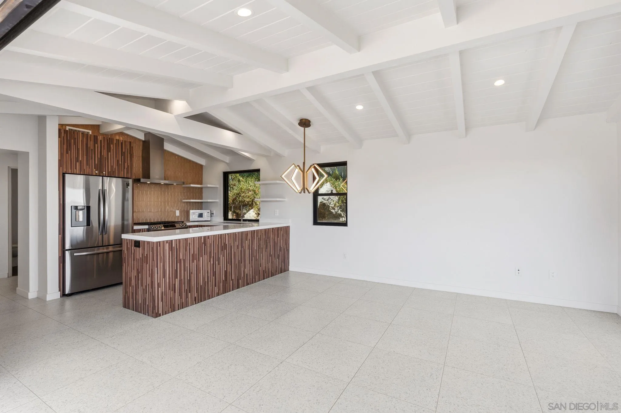 https://cdn.realtyfeed.com/cdn/127/260016299/f6fa17ad0ceb563d35cd9a78c284f160.webp