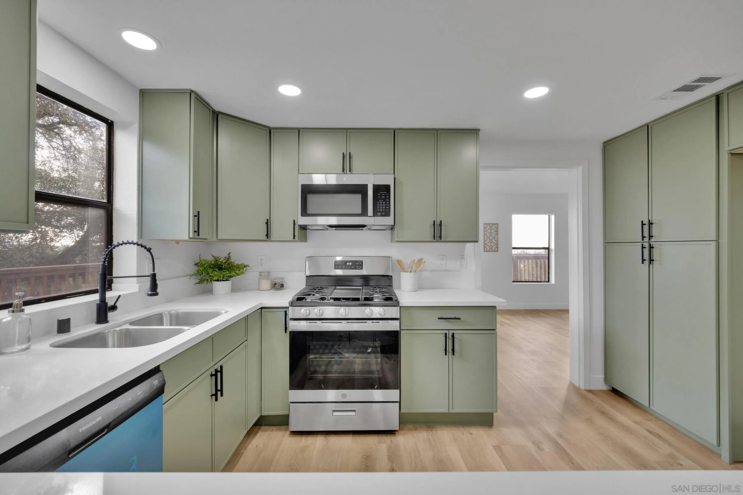 https://cdn.realtyfeed.com/cdn/127/2600163/b91c6d6c432e907b4539df597e130a37.webp