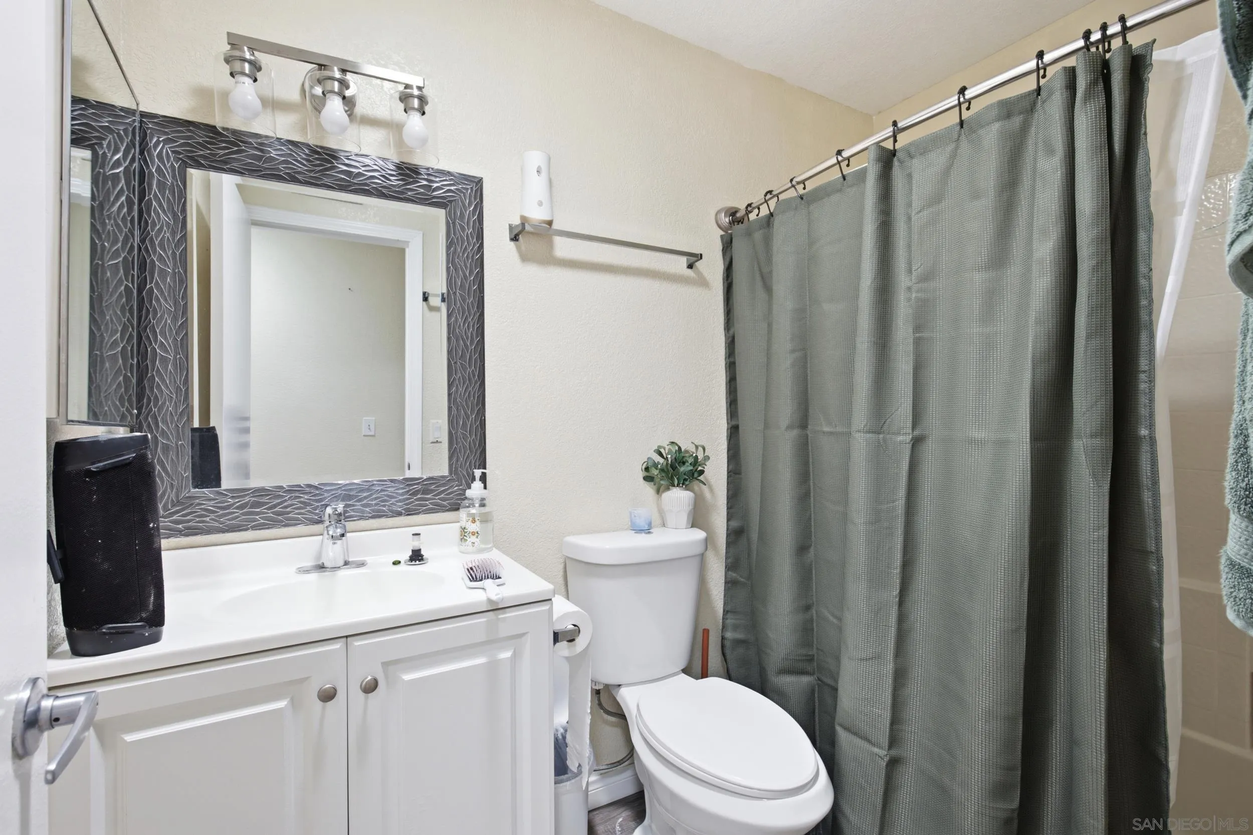 https://cdn.realtyfeed.com/cdn/127/260016301/bd9ed2314ce01ea384e881bbfb6ee93a.webp