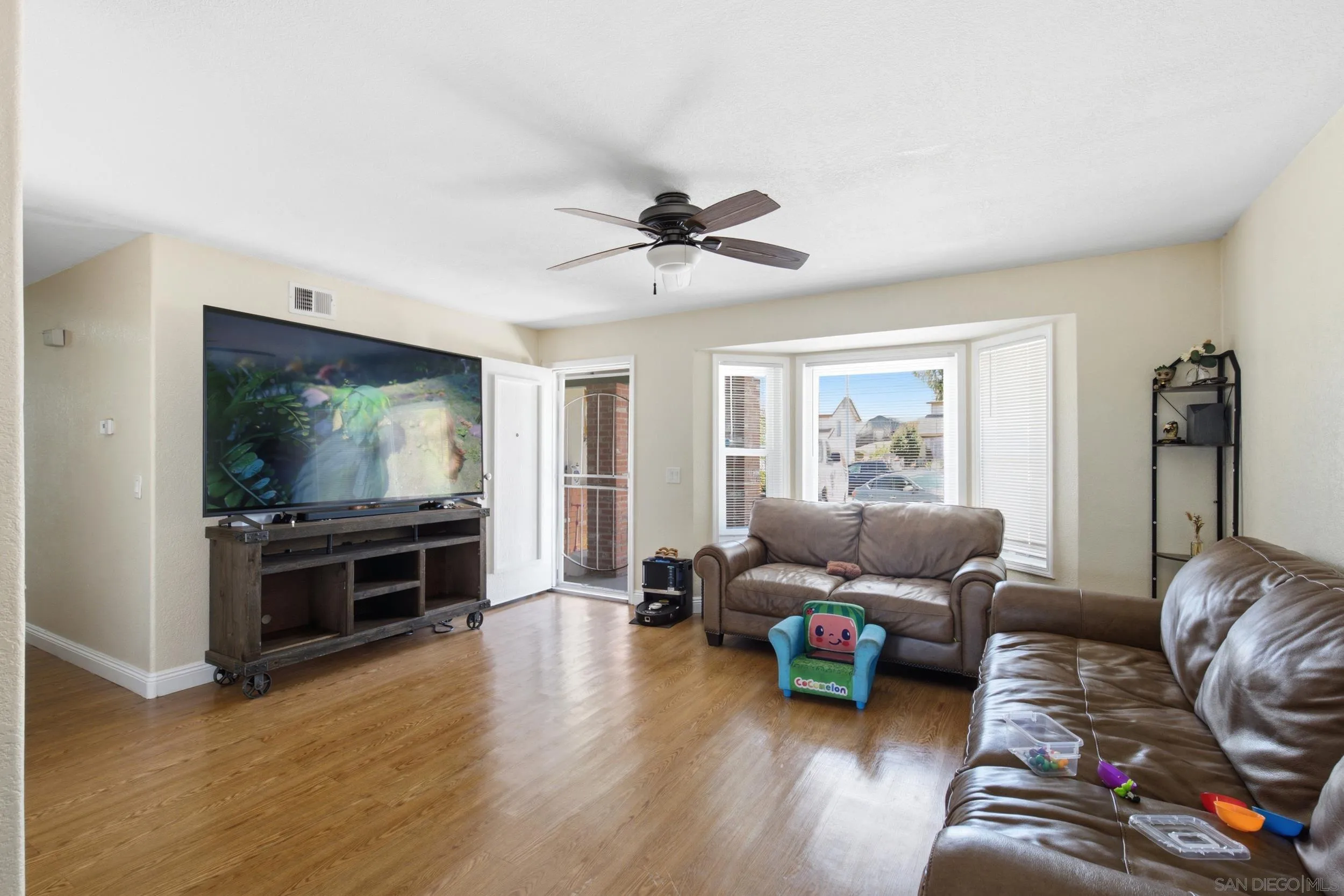 https://cdn.realtyfeed.com/cdn/127/260016301/cb67a4bc45becd06fec3e150fa0b9687.webp