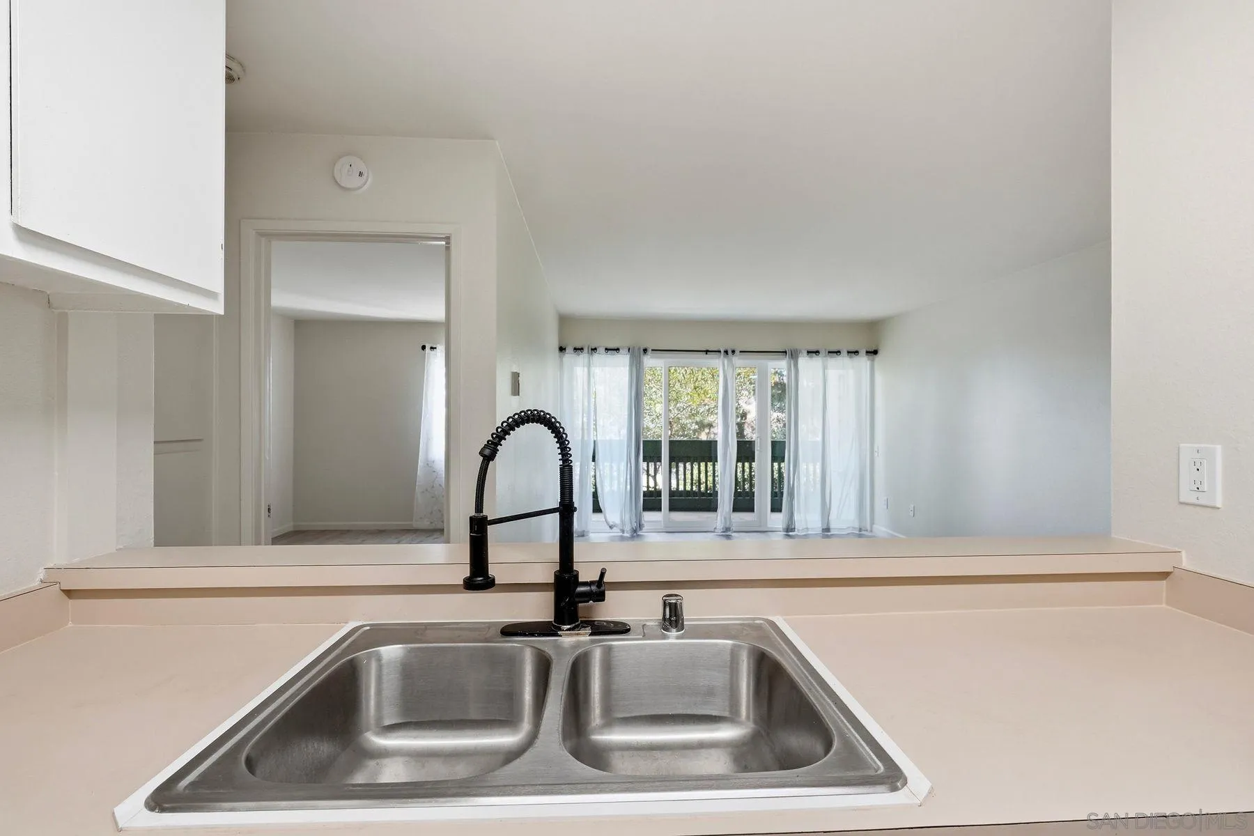 Photo #8: 260016303 Listing: Photo #8