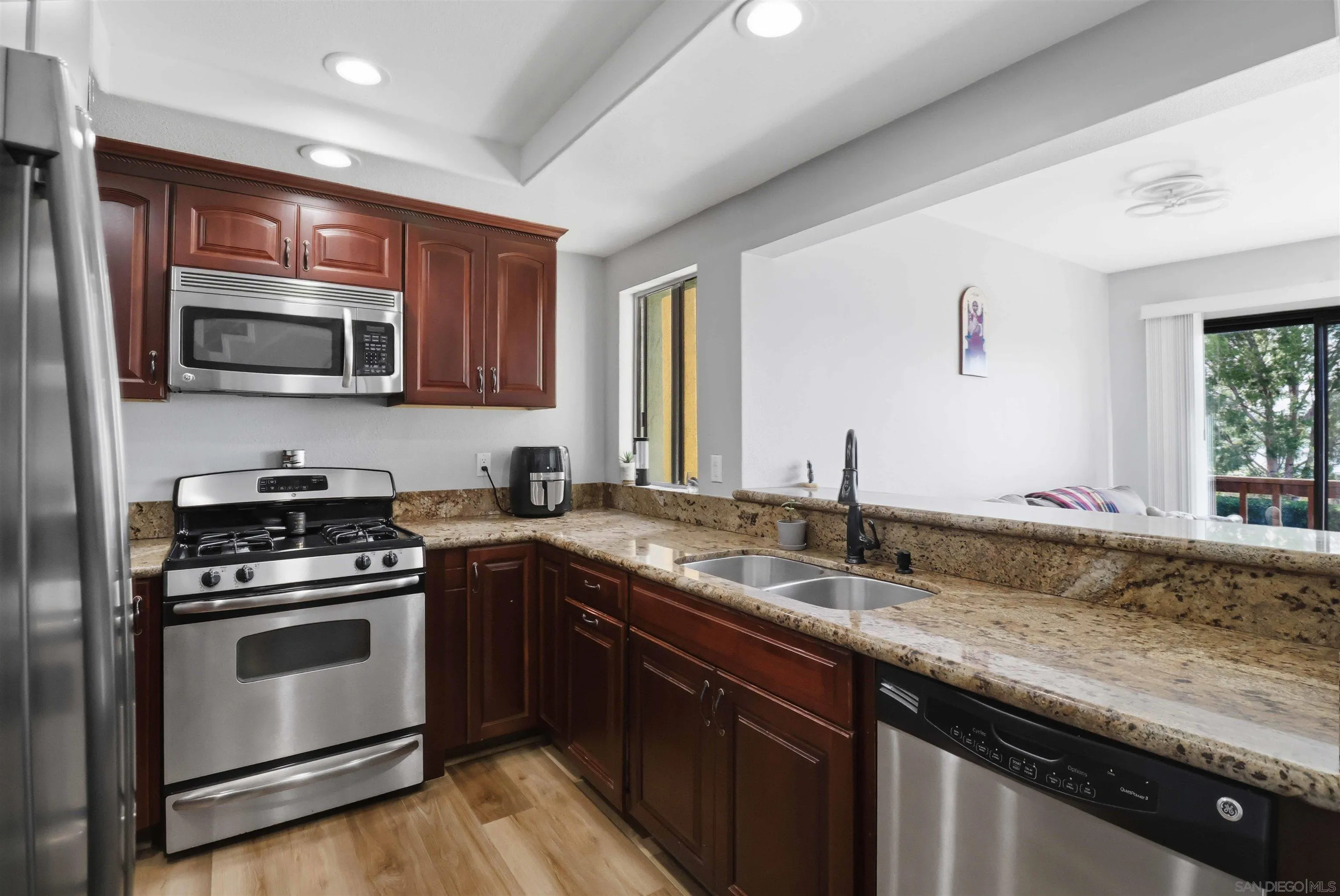 Photo #8: 260016305 Listing: Photo #8