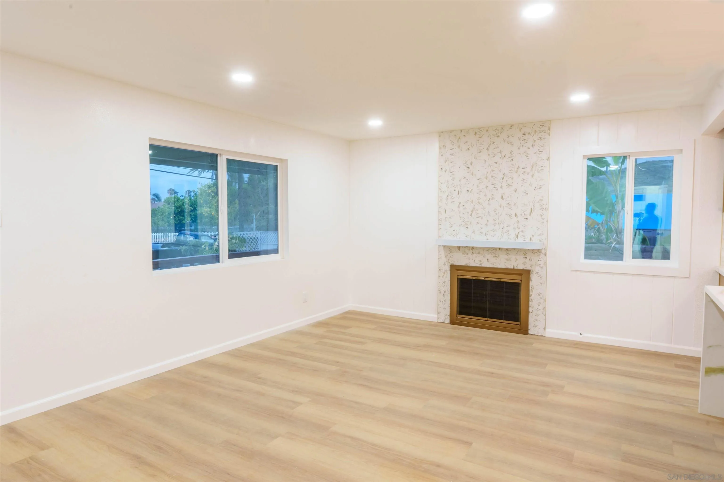 https://cdn.realtyfeed.com/cdn/127/260016313/1ba94d7edf0989a0918156d8d85823cc.webp