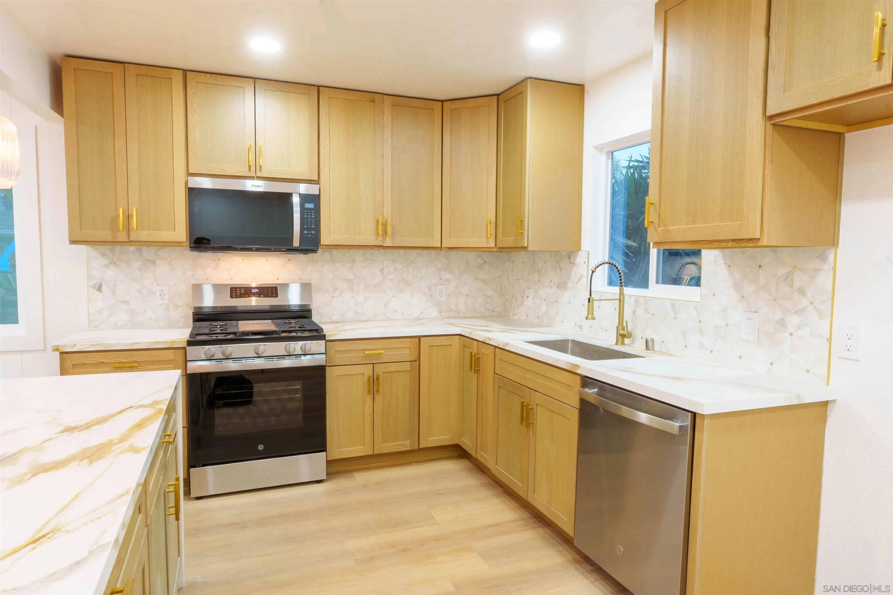 https://cdn.realtyfeed.com/cdn/127/260016313/94c9ca9a9a82c0ab3325d9865b7d2406.webp