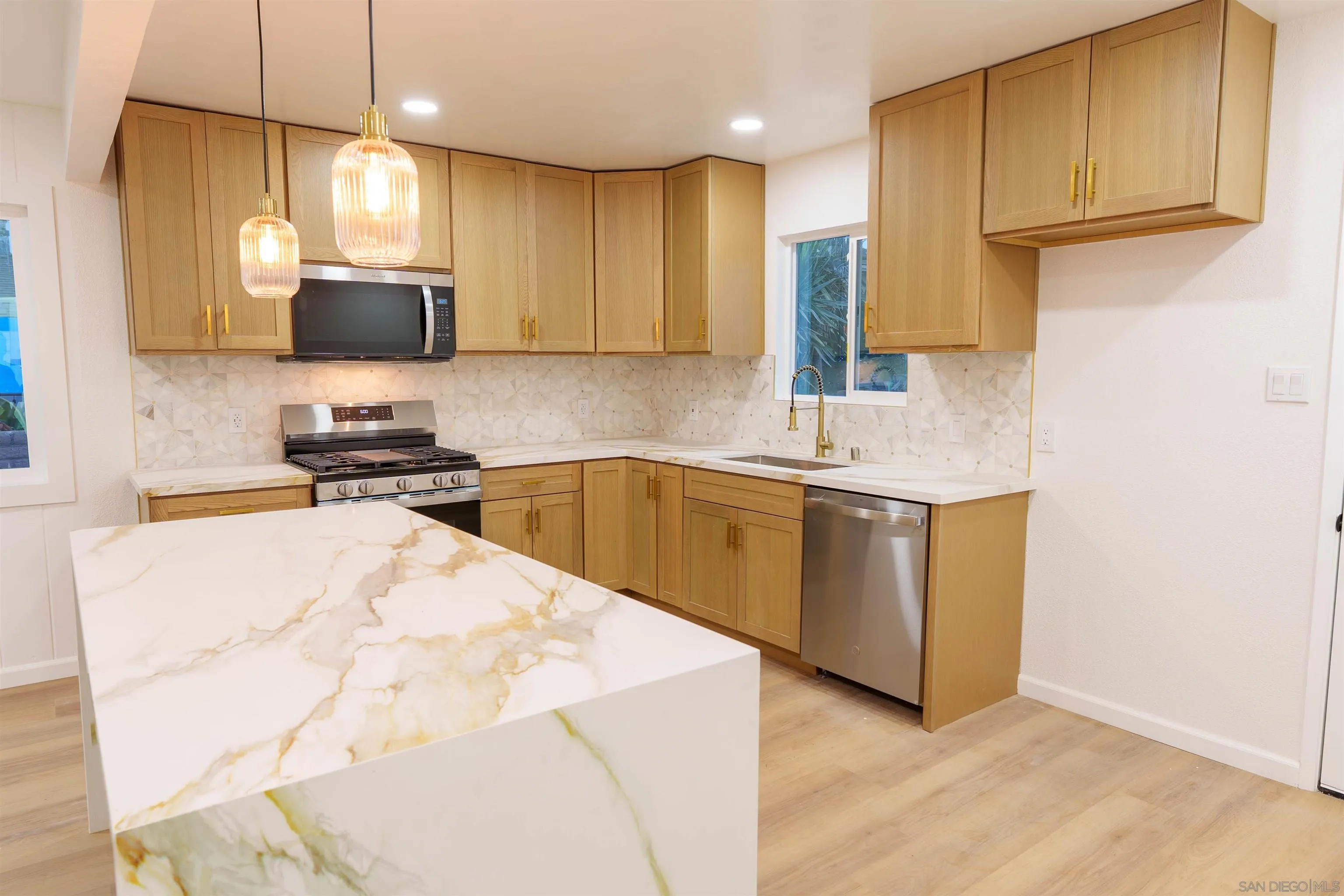 https://cdn.realtyfeed.com/cdn/127/260016313/9c515b8046a4cebf19c3c524be7eb746.webp