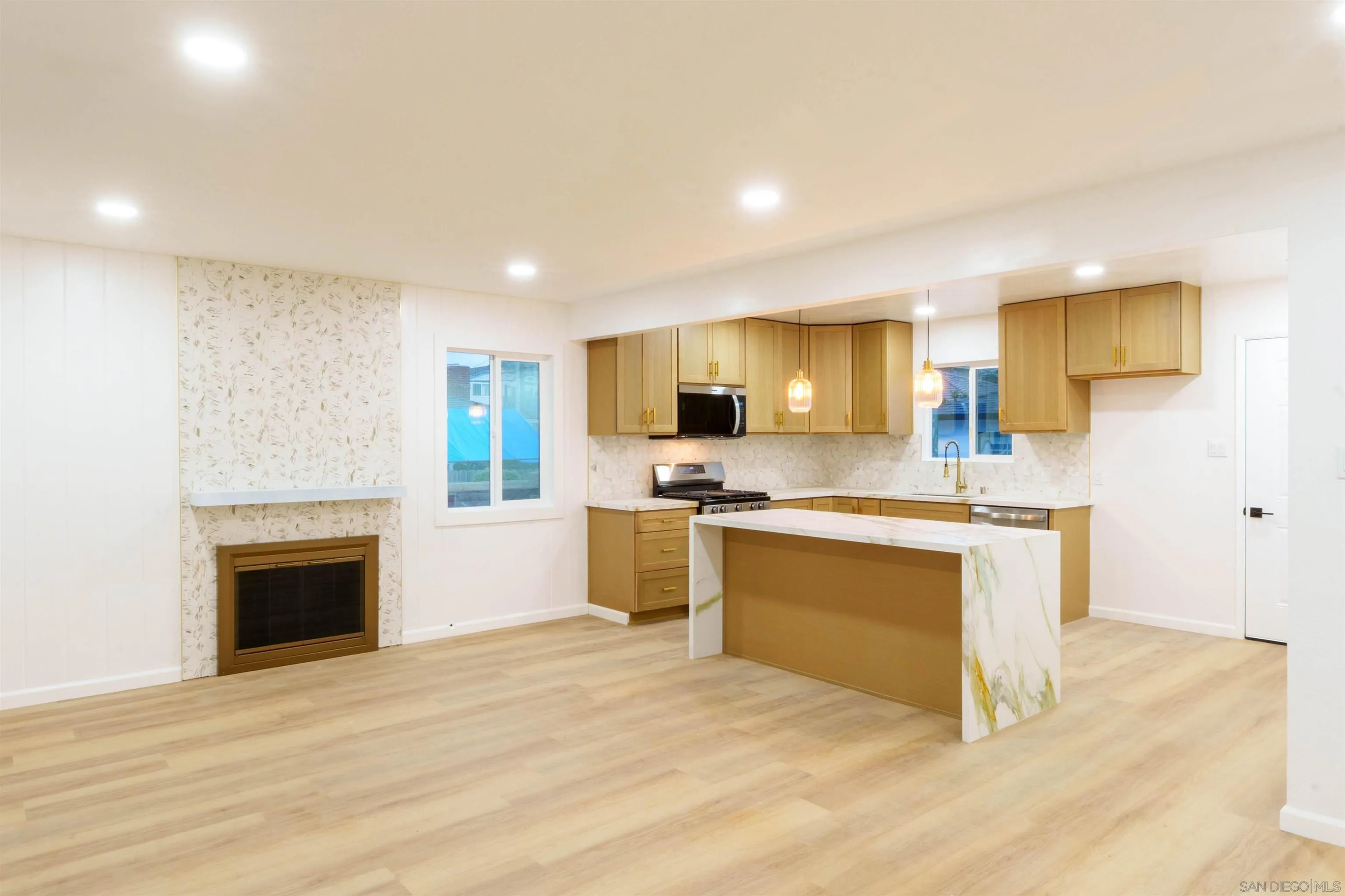 https://cdn.realtyfeed.com/cdn/127/260016313/a3f7409ca0f8cab347d8098955b04b78.webp