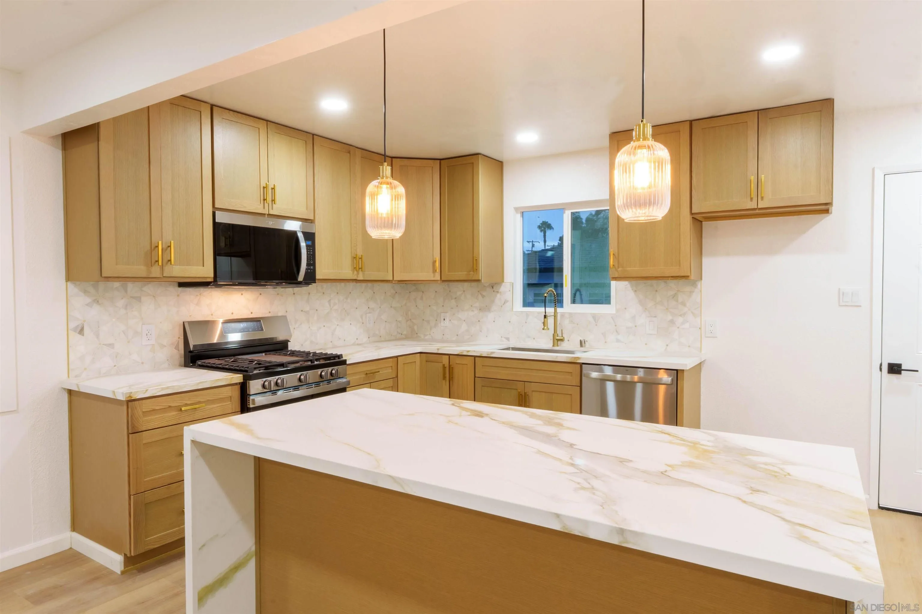 https://cdn.realtyfeed.com/cdn/127/260016313/a9f485b19f28bbab175eabd3ab52f031.webp