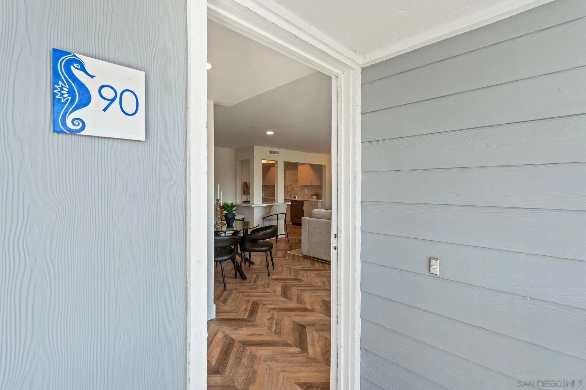Photo #2: 260016324 Listing: Photo #2