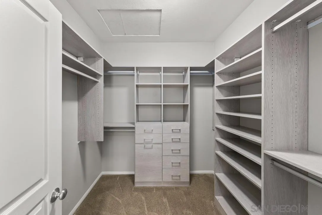 https://cdn.realtyfeed.com/cdn/127/260016330/bf2c886f5fad4ef0c067cef9c8b22b99.webp