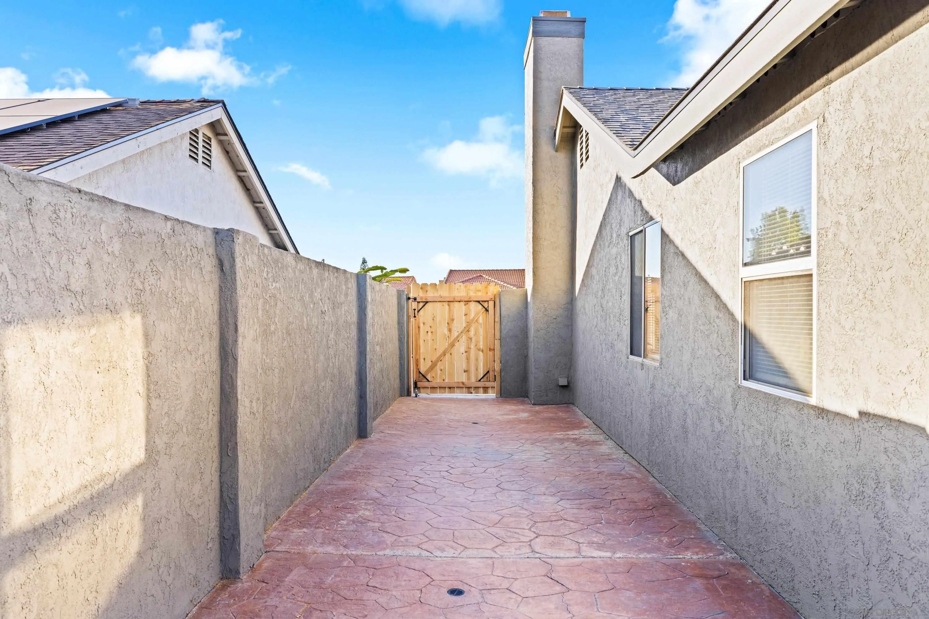 https://cdn.realtyfeed.com/cdn/127/260016335/1d18921caa514f6ed97d7d37b3e26234.webp
