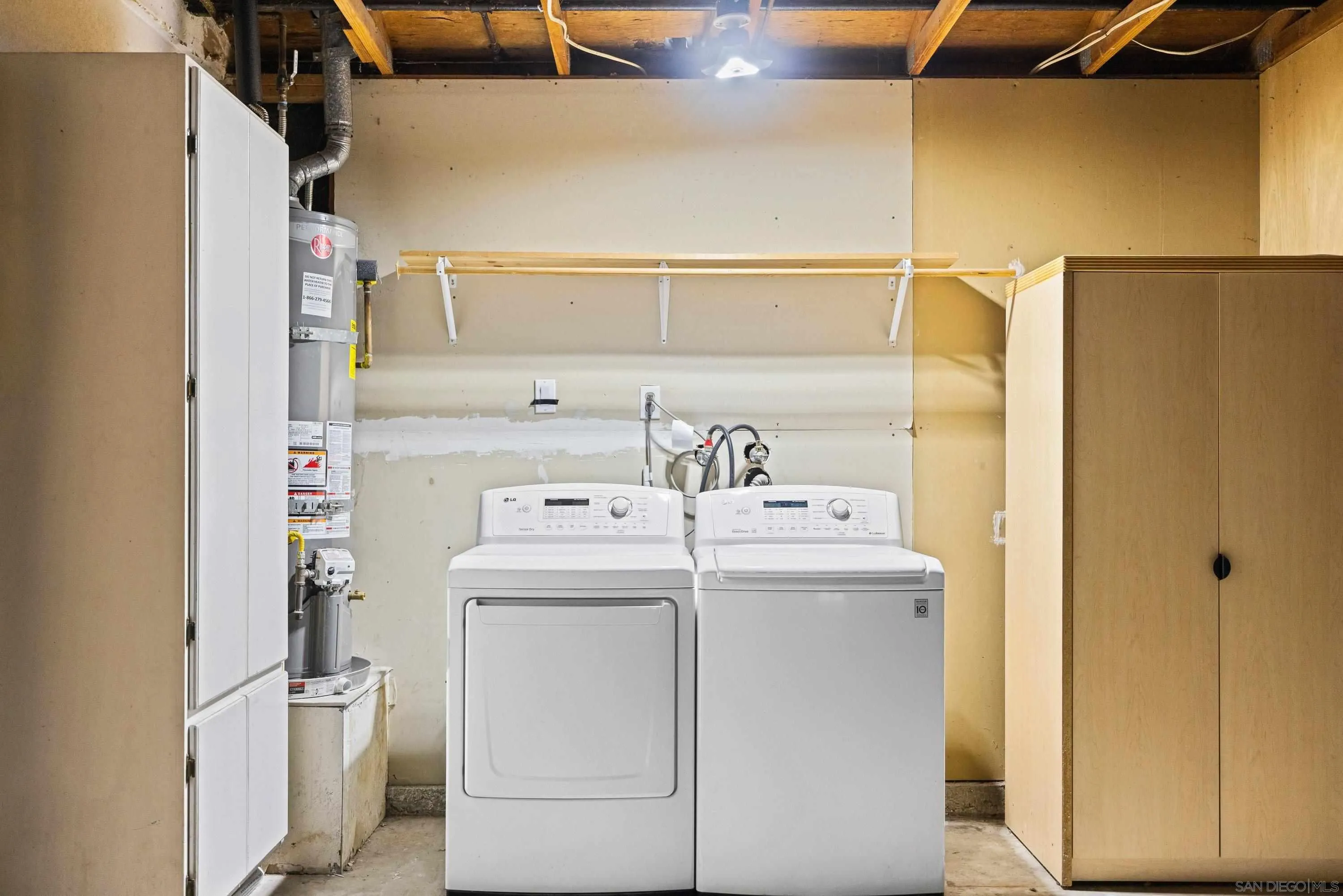 https://cdn.realtyfeed.com/cdn/127/260016335/633cca18cc8f2db9a9a7d3a31e6050d9.webp