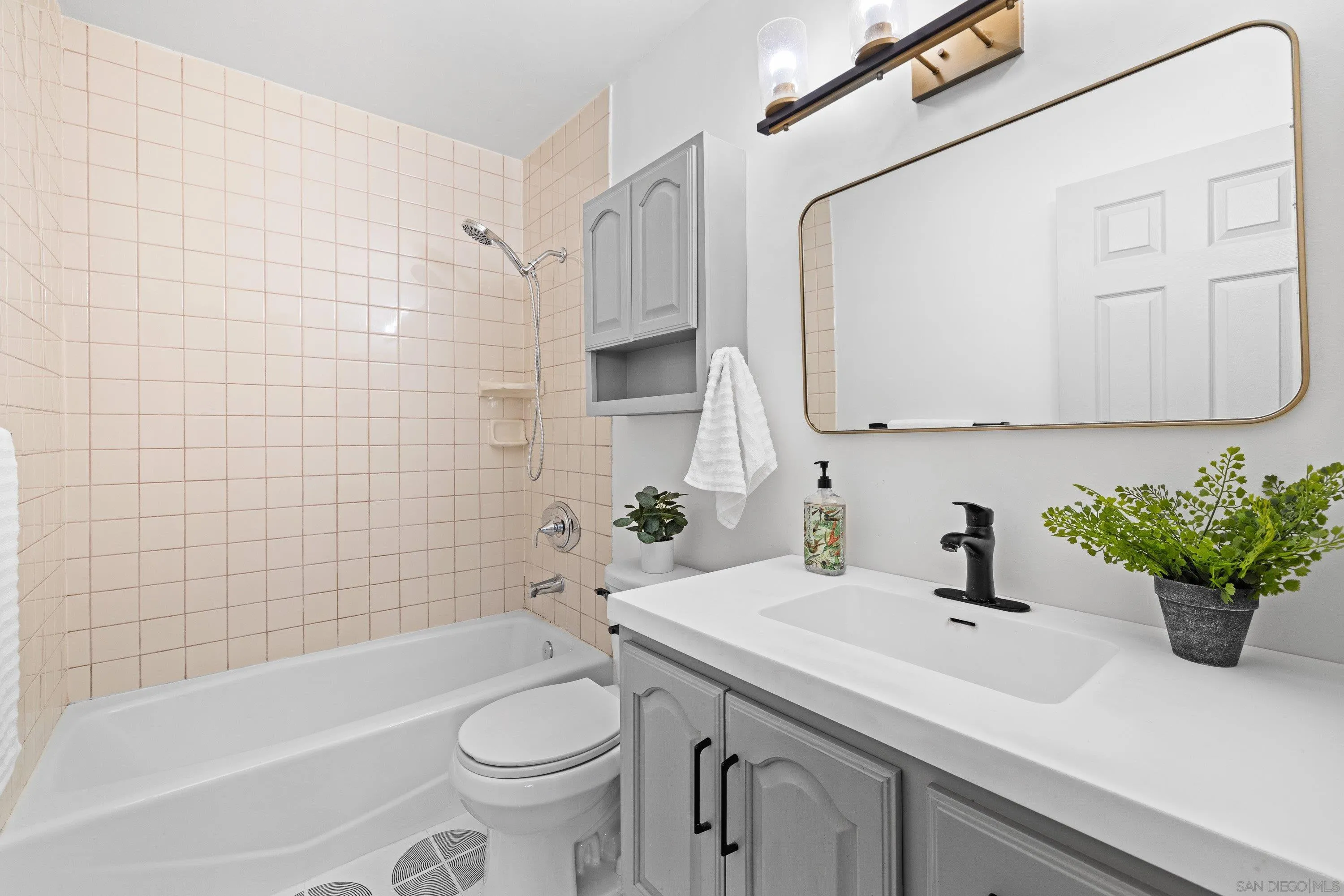 https://cdn.realtyfeed.com/cdn/127/260016335/858fbb236777698b3bbb0de5a90d4201.webp