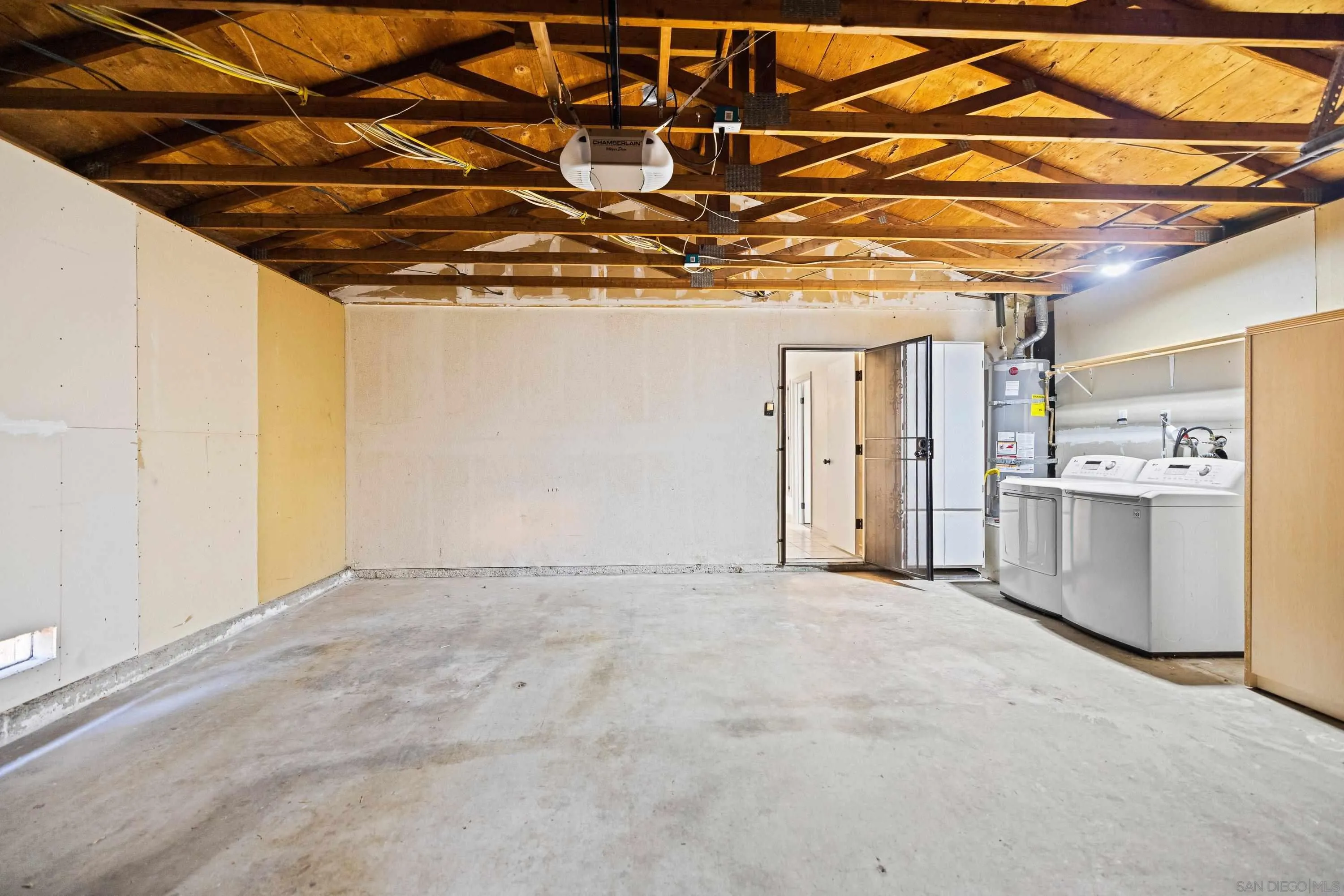 https://cdn.realtyfeed.com/cdn/127/260016335/9715c29a703b1b3323a099af5cc79225.webp