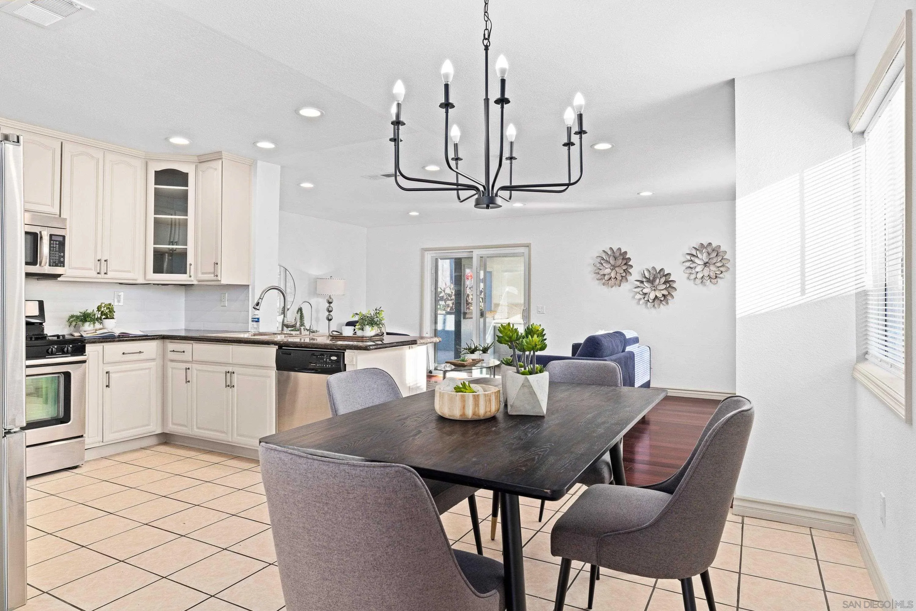 https://cdn.realtyfeed.com/cdn/127/260016335/af3fdac1ccc04bdb3eaa2ecd518615d2.webp