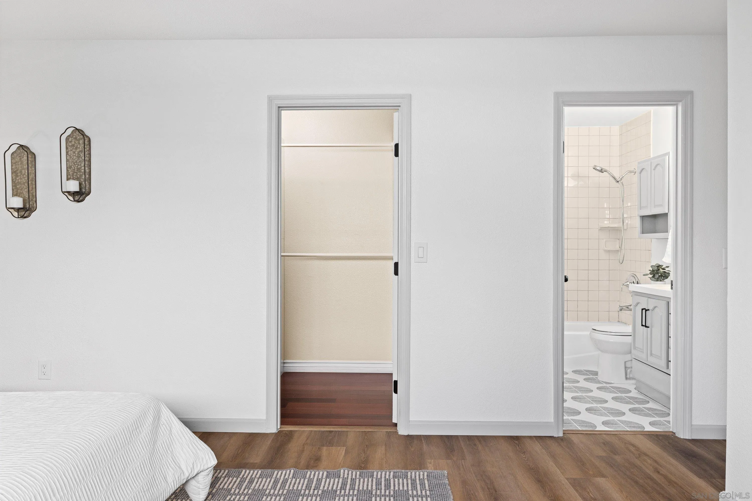 https://cdn.realtyfeed.com/cdn/127/260016335/db57499ba78a136962292b40e86e6b7e.webp