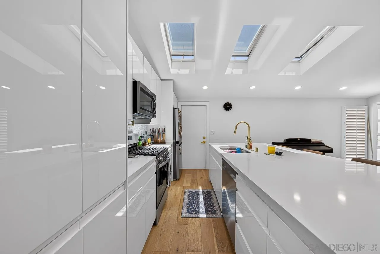 https://cdn.realtyfeed.com/cdn/127/260016336/2295e8d25c272e460aa288a2c7caf65b.webp