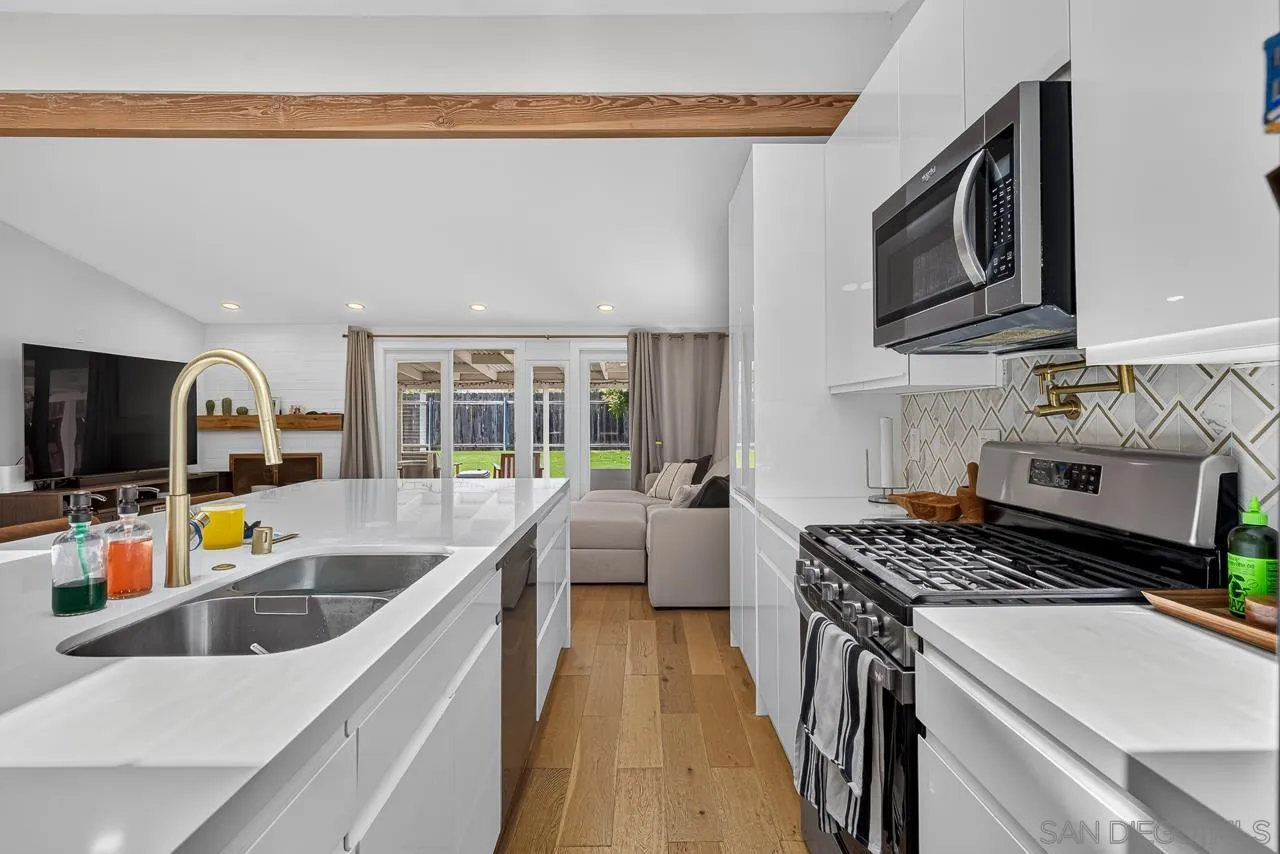 https://cdn.realtyfeed.com/cdn/127/260016336/34f9d6da43e9fe51198fcbe13a5cee19.webp