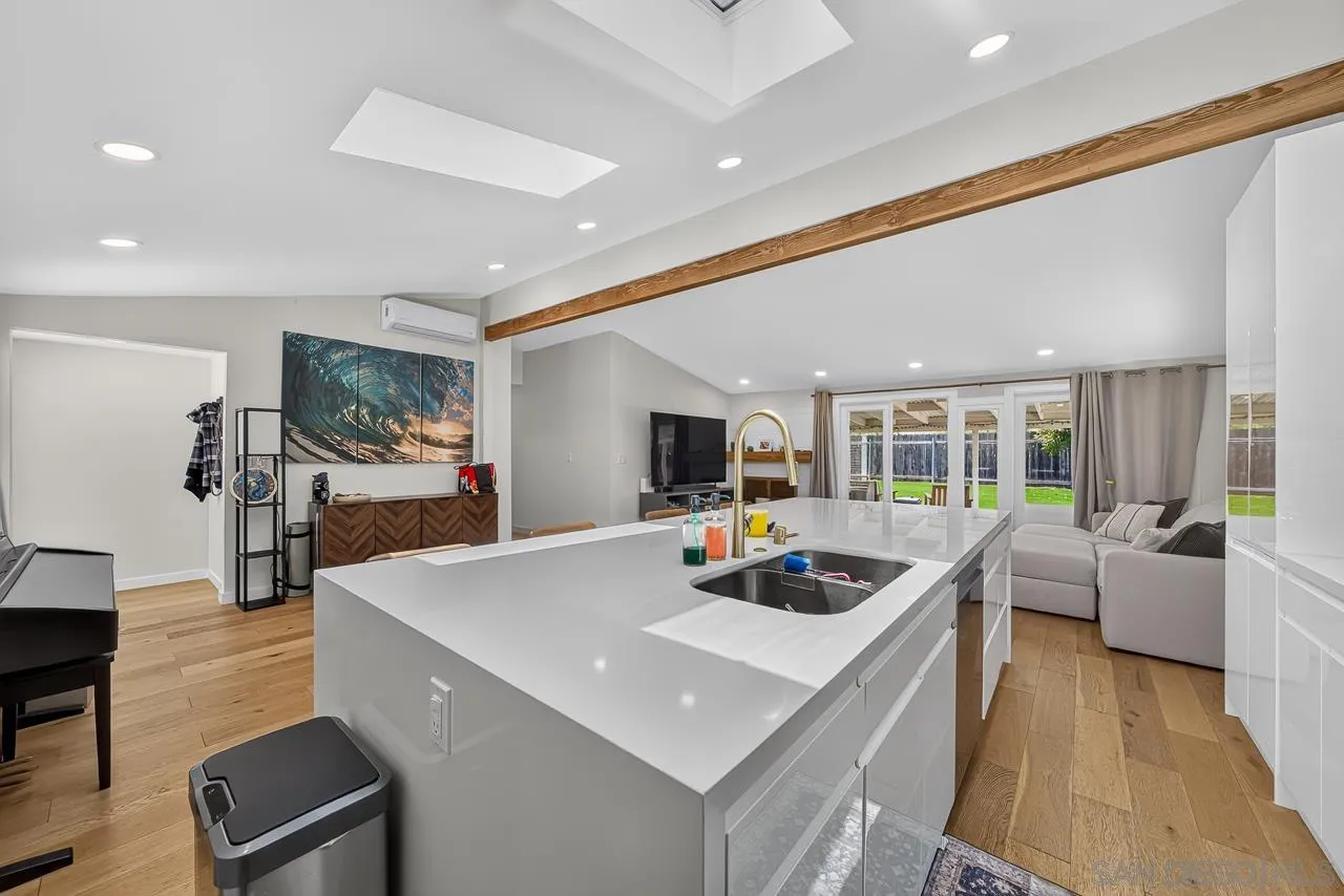 https://cdn.realtyfeed.com/cdn/127/260016336/52488a25d16520efef7612b5f59a05b9.webp