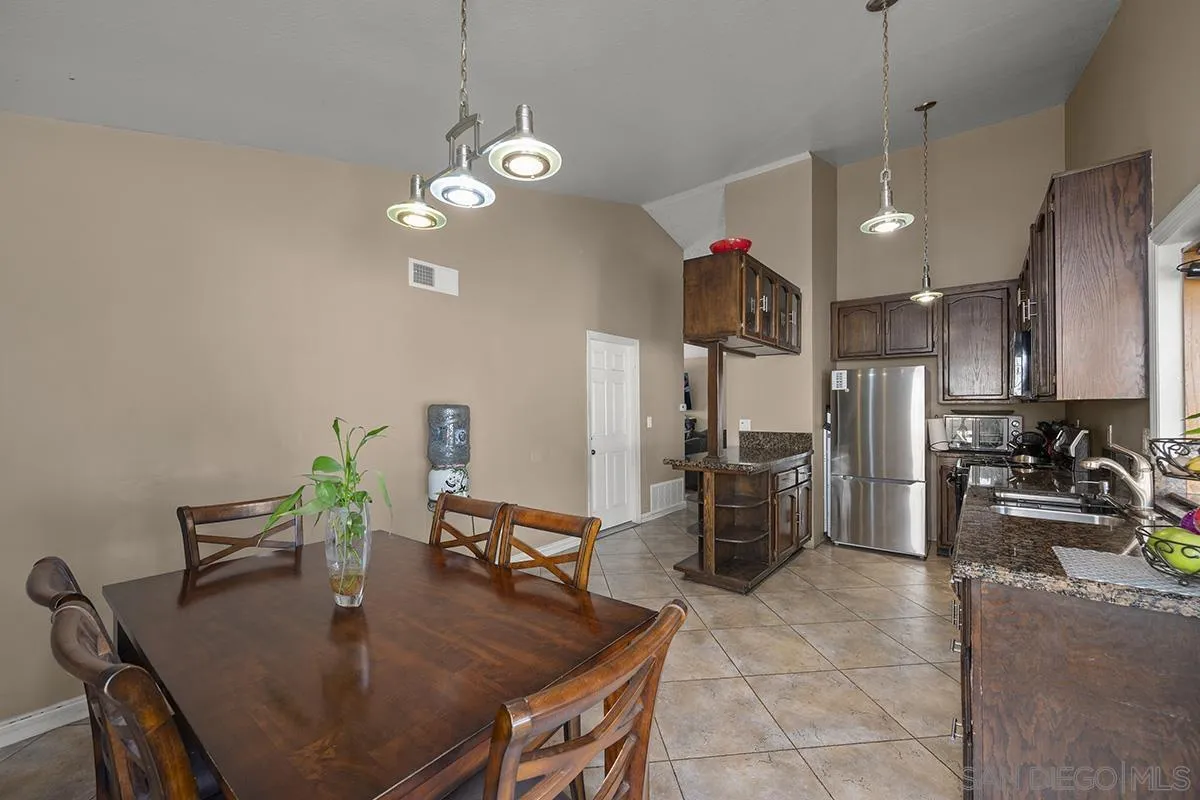 https://cdn.realtyfeed.com/cdn/127/260016337/390ea7caadc3600d336fa065a52bb973.webp