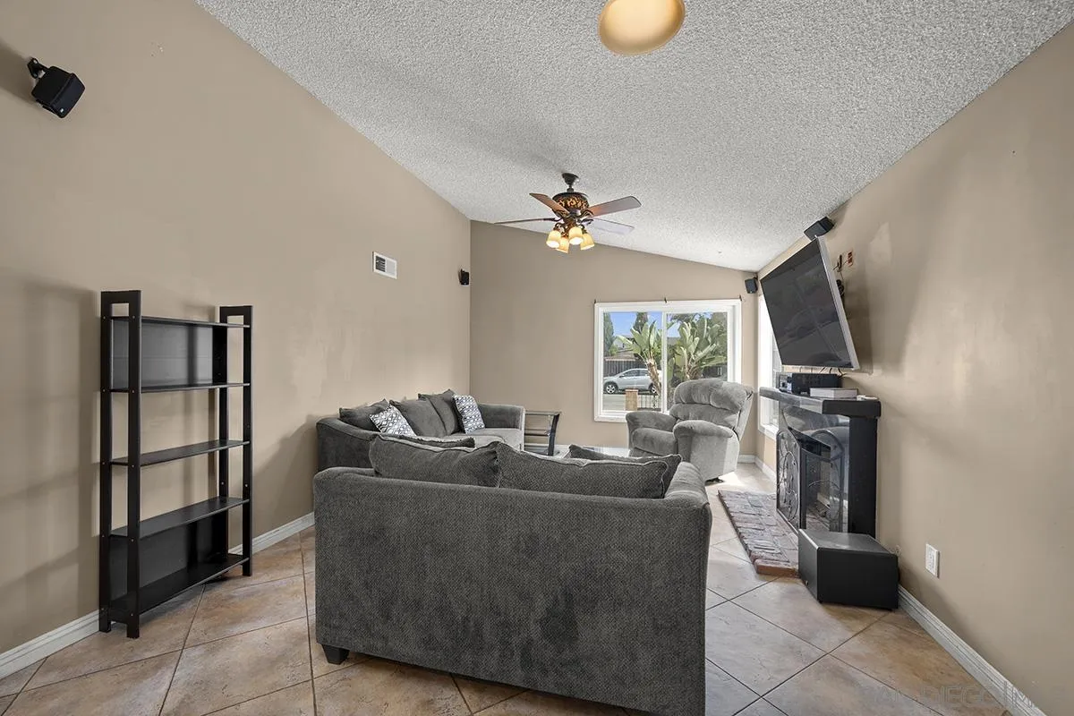 https://cdn.realtyfeed.com/cdn/127/260016337/f81ffeee3f8f7e7e9b0aee6176ea2480.webp