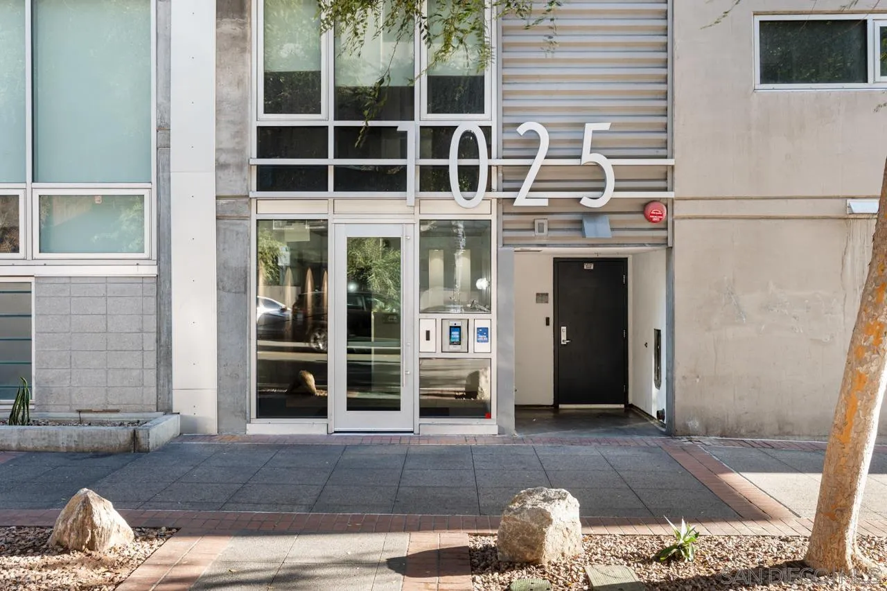 https://cdn.realtyfeed.com/cdn/127/260016348/209334643c379d519abe3a46536a7b77.webp