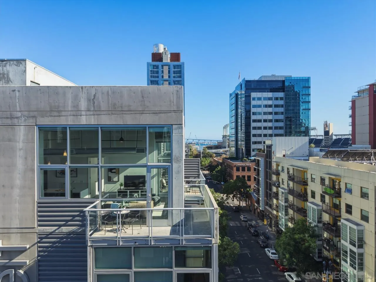 https://cdn.realtyfeed.com/cdn/127/260016348/5e3a20f36cc7f2b10a623904bec1df41.webp