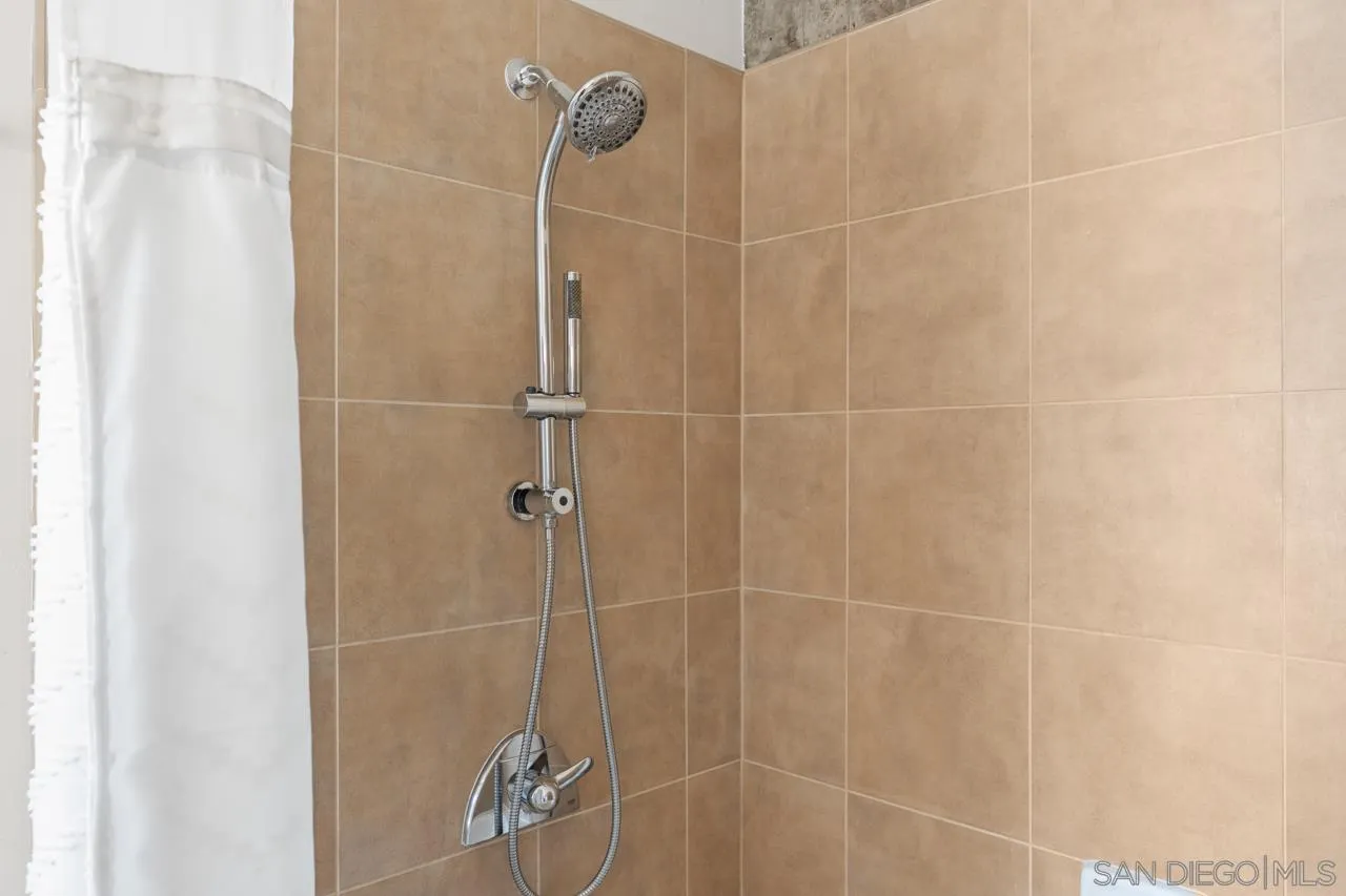 https://cdn.realtyfeed.com/cdn/127/260016348/e8785c9145b2a667cd3b1139165e548e.webp