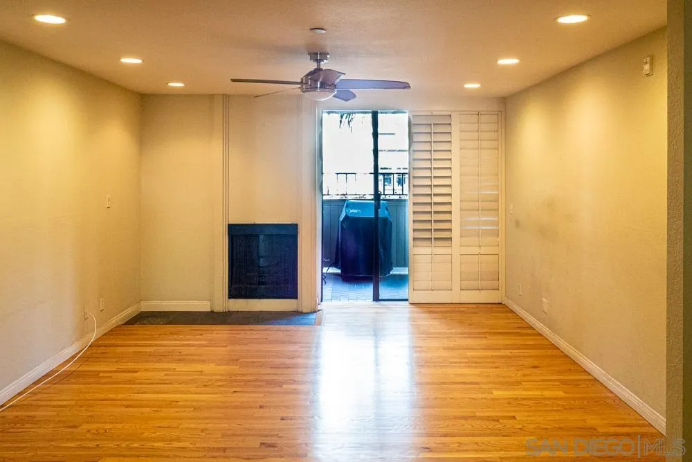 https://cdn.realtyfeed.com/cdn/127/260016349/e39d56a1127a848a6251848dcba7aa55.webp