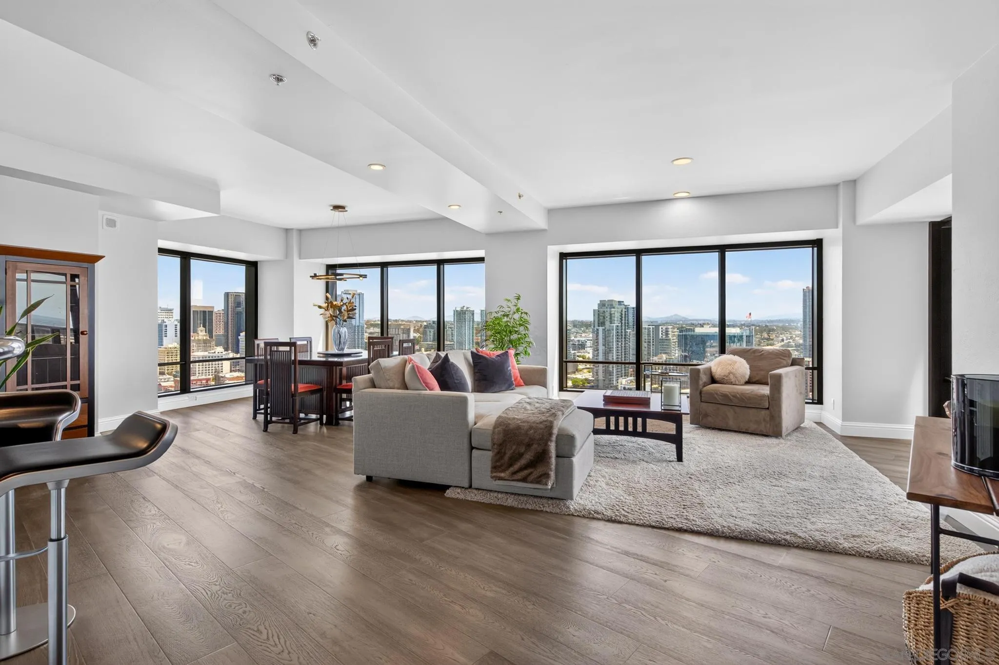 Photo #1: 260016356 Listing: Photo #1