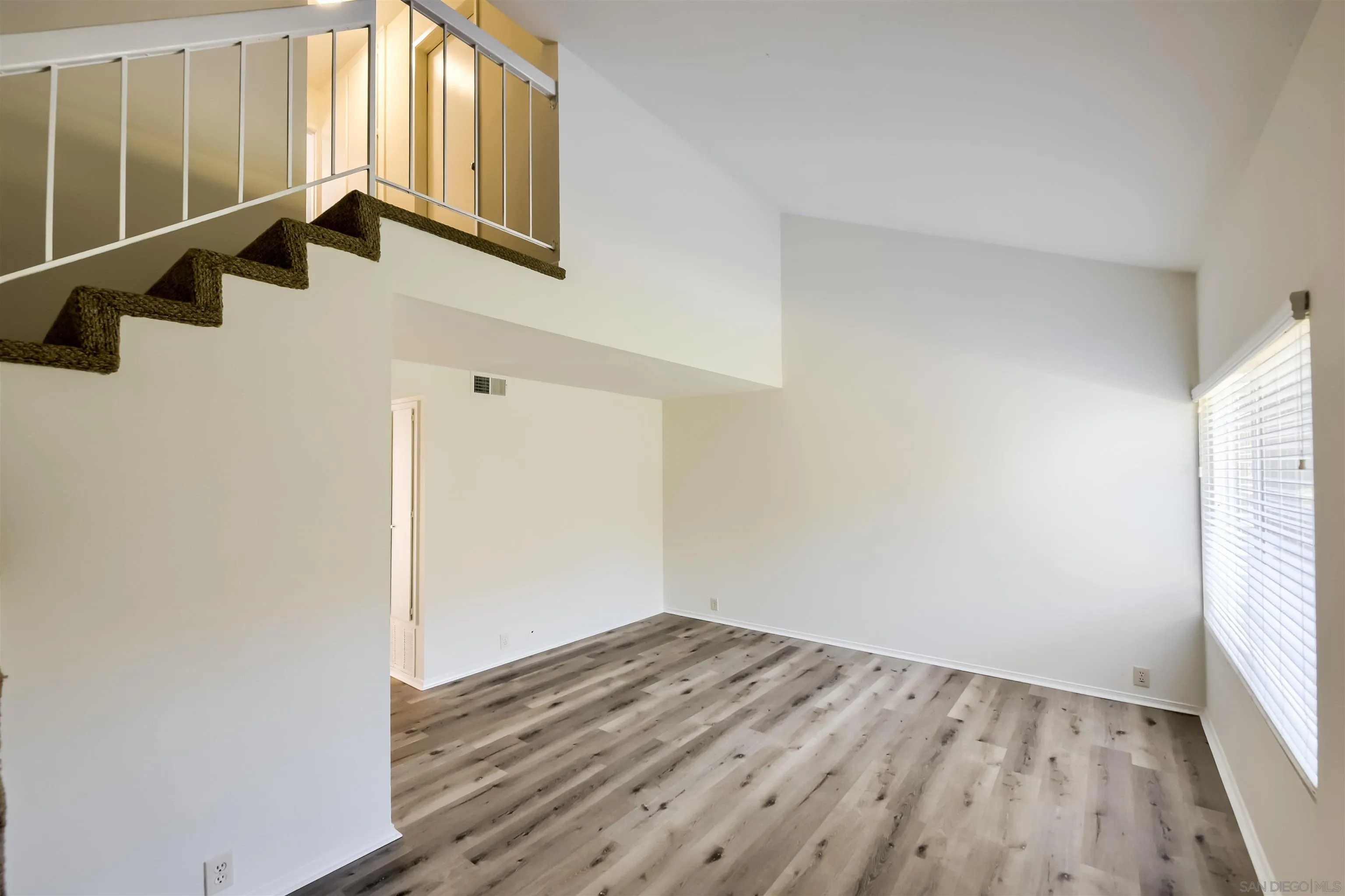 Photo #3: 260016358 Listing: Photo #3