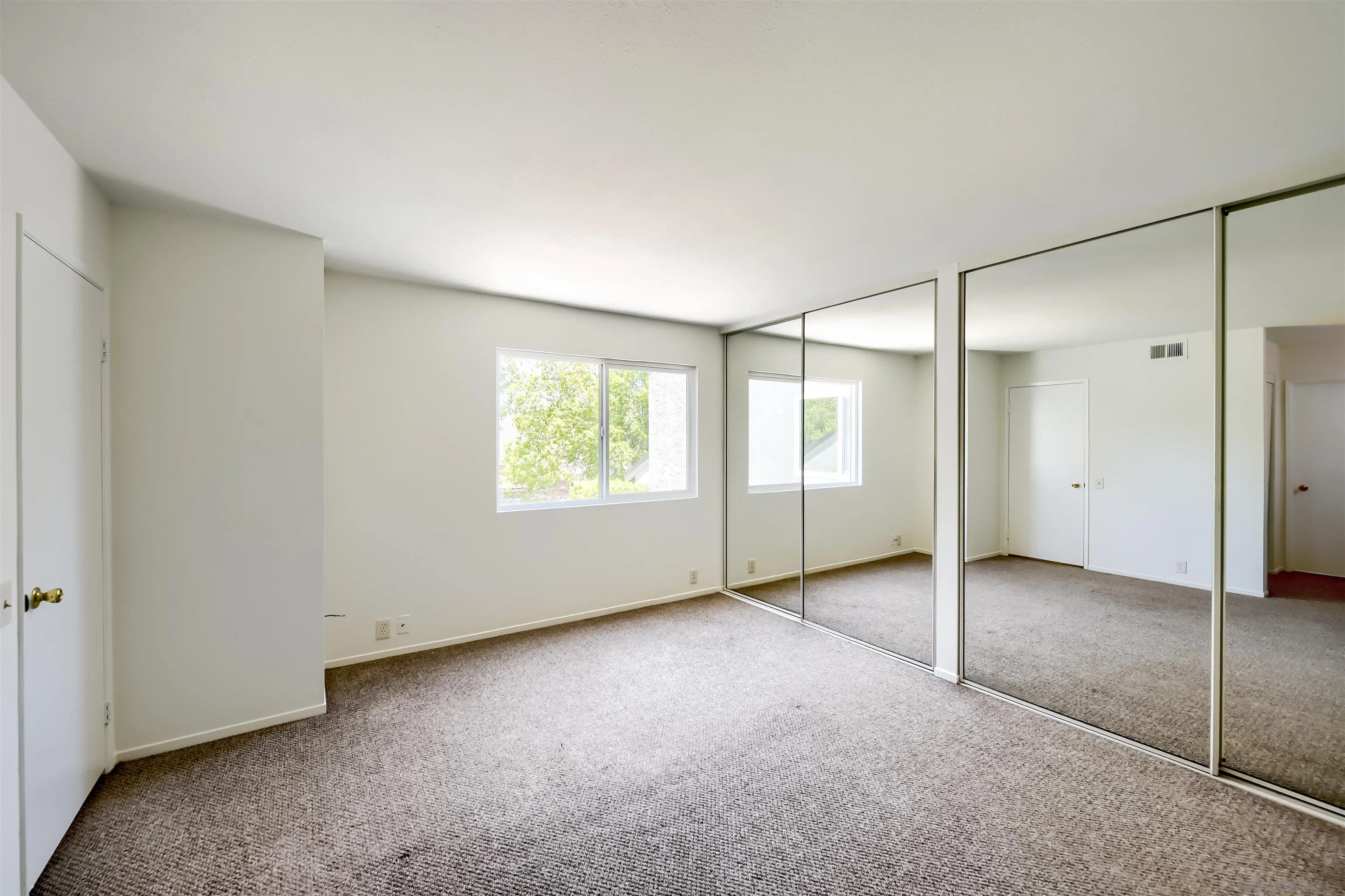 https://cdn.realtyfeed.com/cdn/127/260016358/8b07803dc77fad547ad6cc47b6631d22.webp