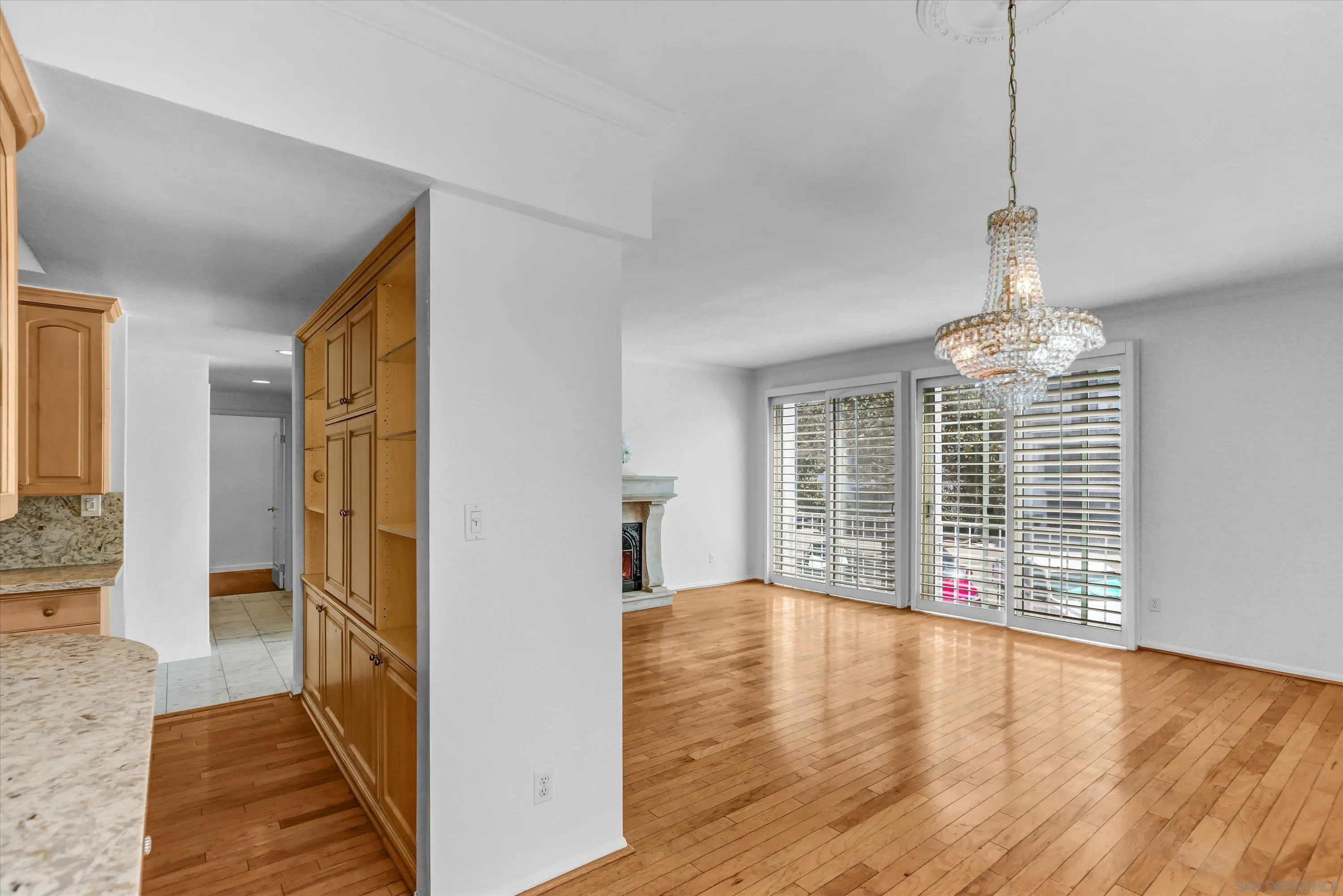 https://cdn.realtyfeed.com/cdn/127/260016370/8fffbab3ebed986d6ce64c2d144e0bb3.webp