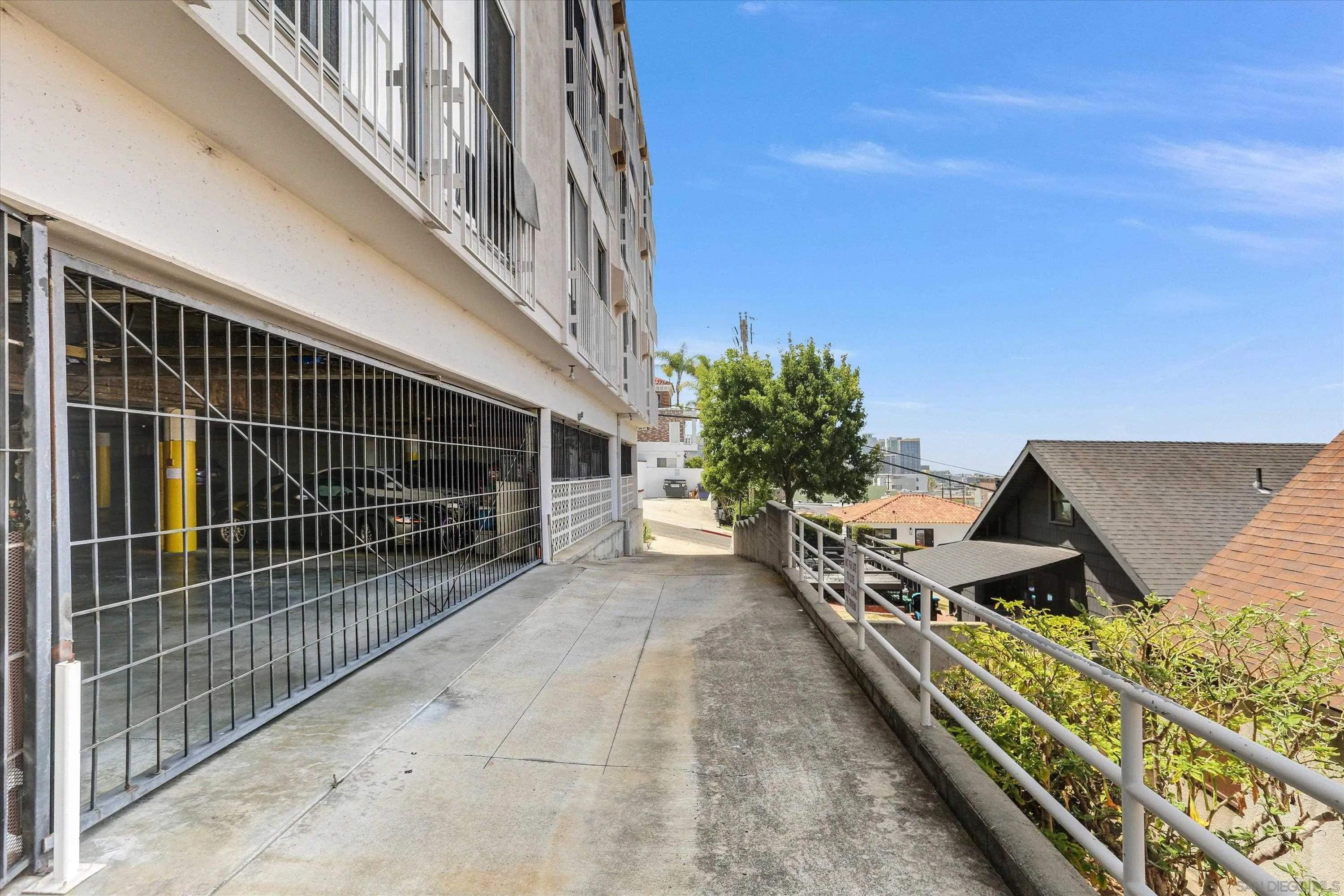 https://cdn.realtyfeed.com/cdn/127/260016370/f1f8f3c02fae380e098ee342369245e5.webp