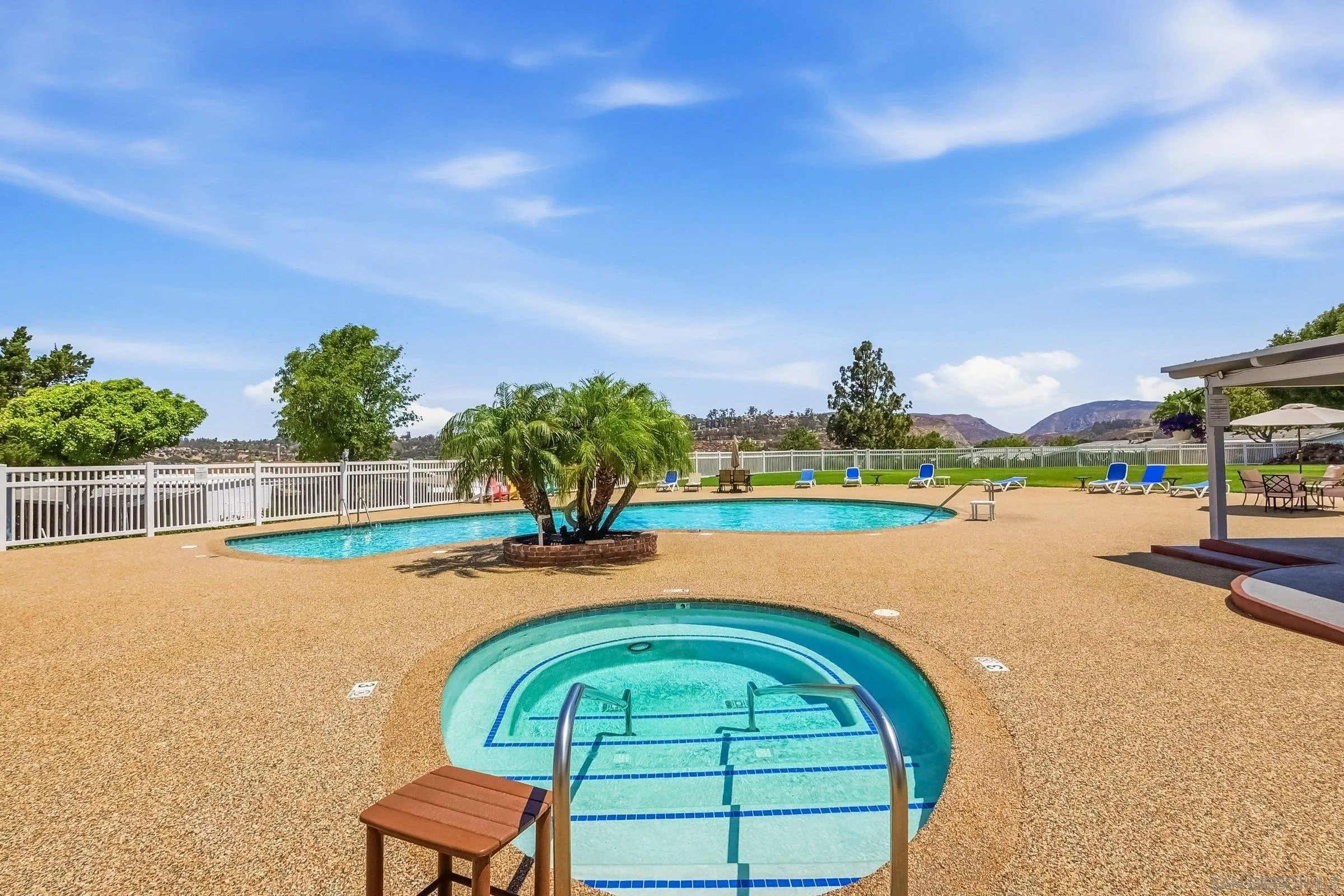 https://cdn.realtyfeed.com/cdn/127/260016371/06b0f2cfc6ced91cf06e1f91ed40b382.webp