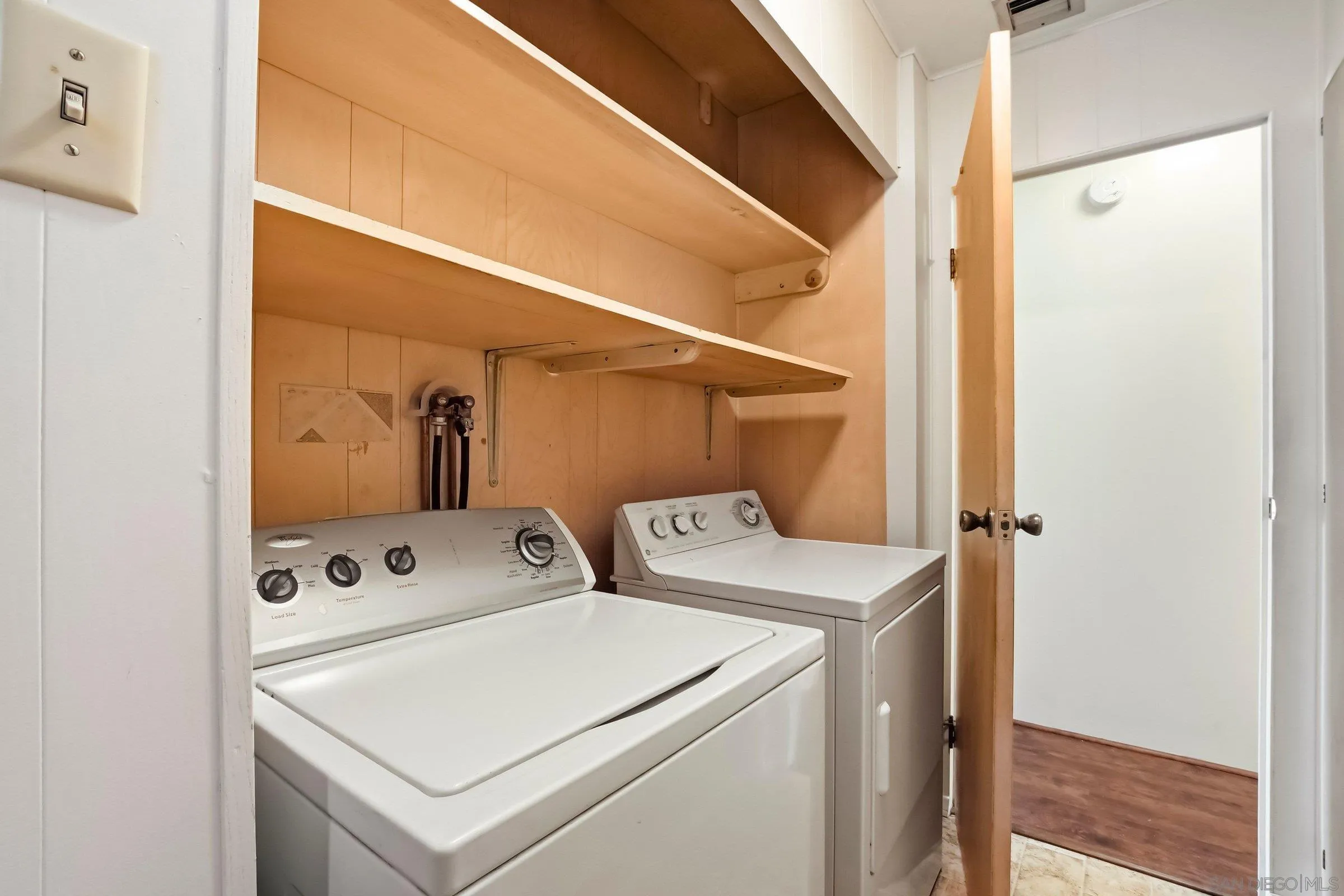 https://cdn.realtyfeed.com/cdn/127/260016371/43545b601cdf5ad47e0c20eda617124c.webp