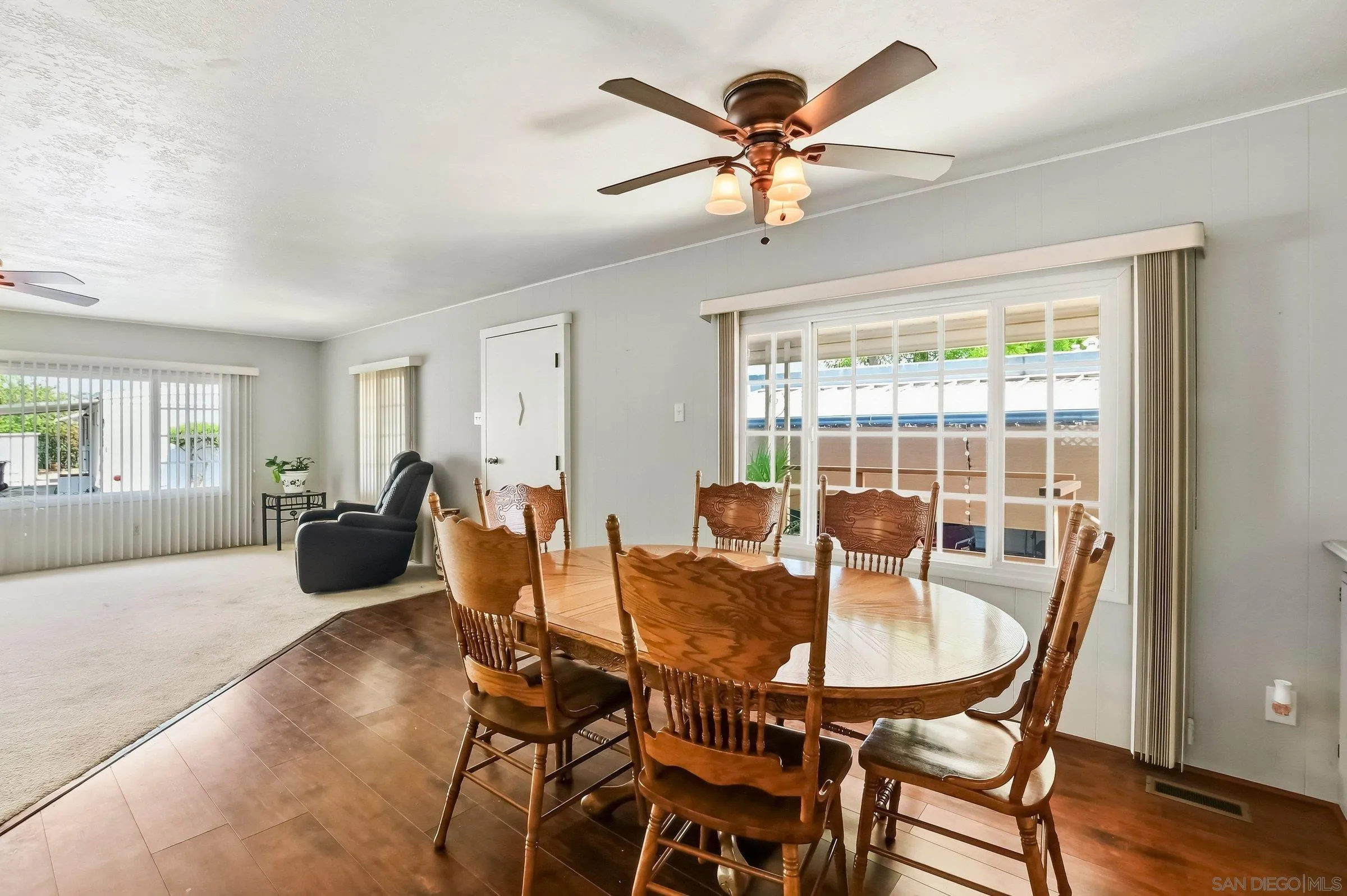https://cdn.realtyfeed.com/cdn/127/260016371/4d1caecf66eead058f37a5038c10b5f7.webp