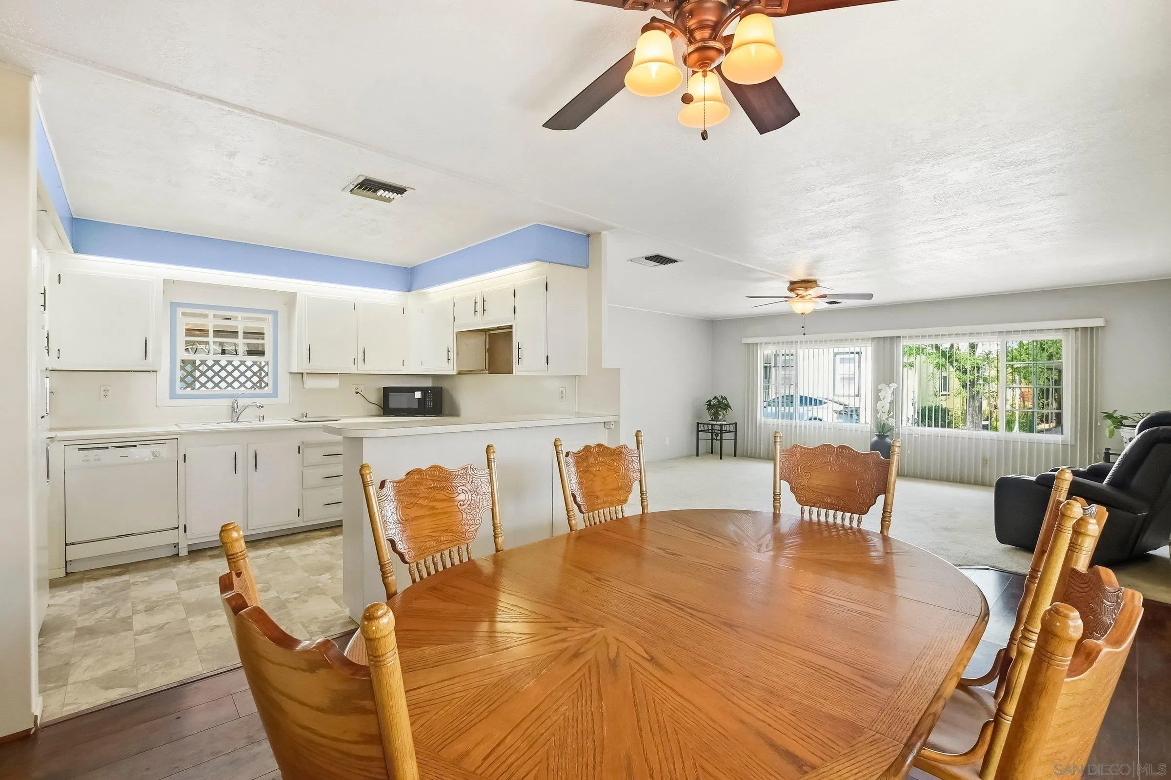 https://cdn.realtyfeed.com/cdn/127/260016371/6288a73cf7ae5e1b98acb0871d8fa1cd.webp